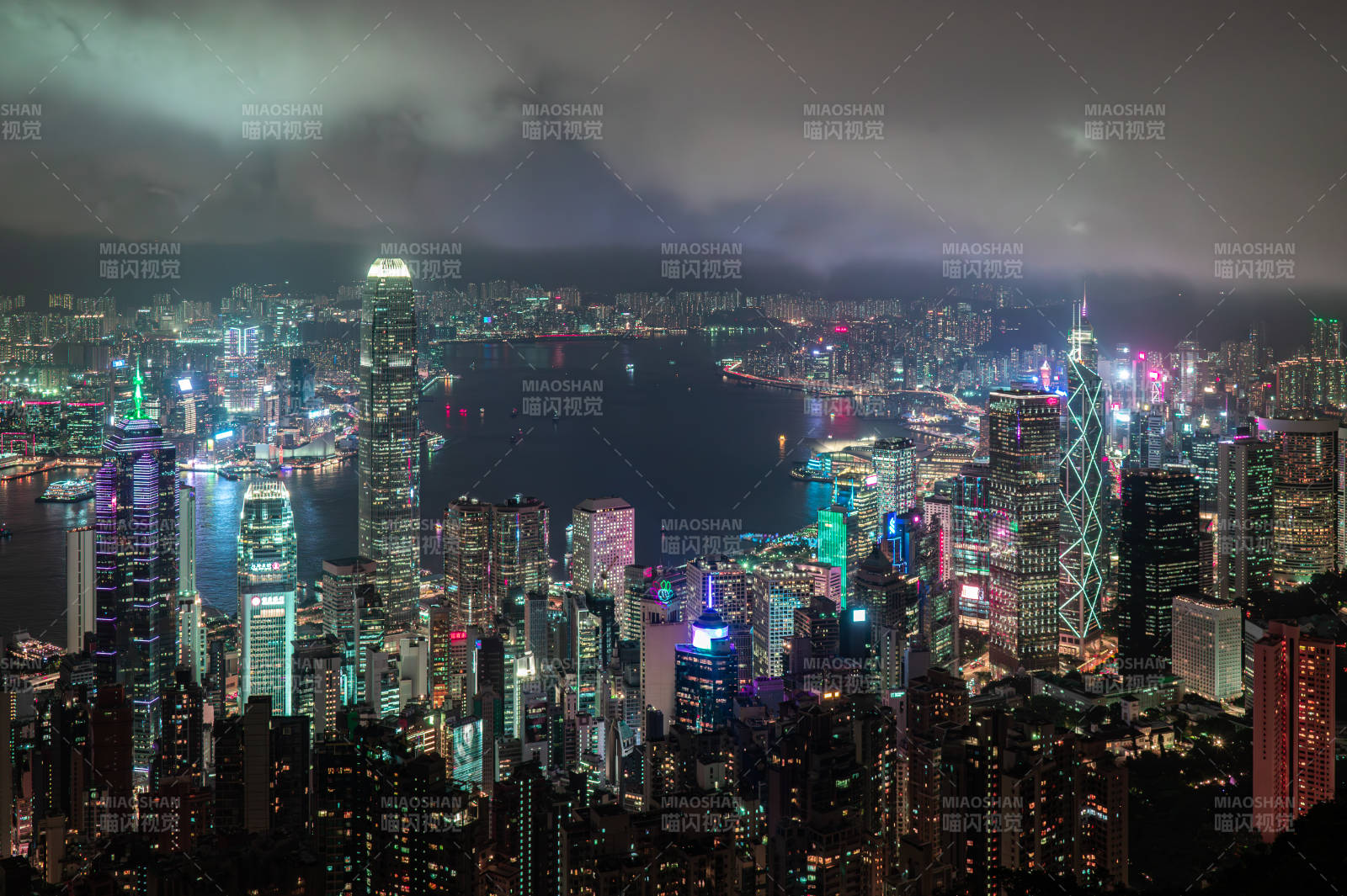 香港夜幕下的璀璨都市