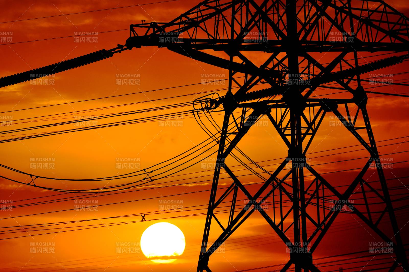 朝陽里的電力塔