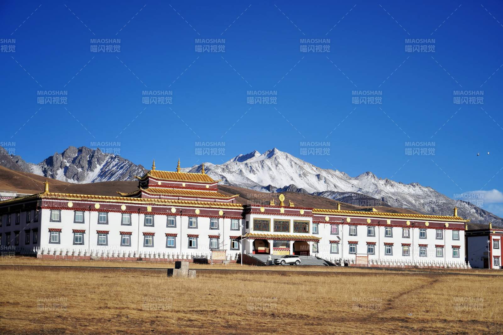 雪山下的木雅大寺