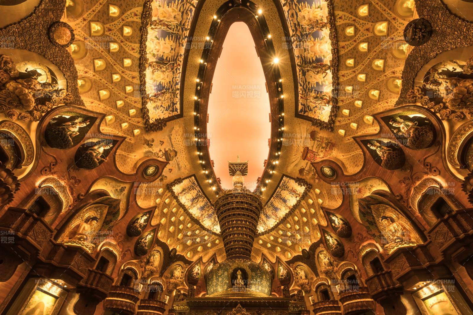 南京牛首山佛庙华丽穹顶