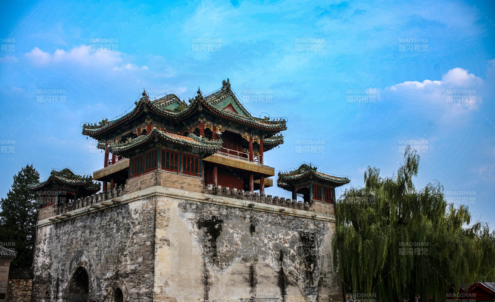 頤和園文昌閣—古塔巍峨映藍天