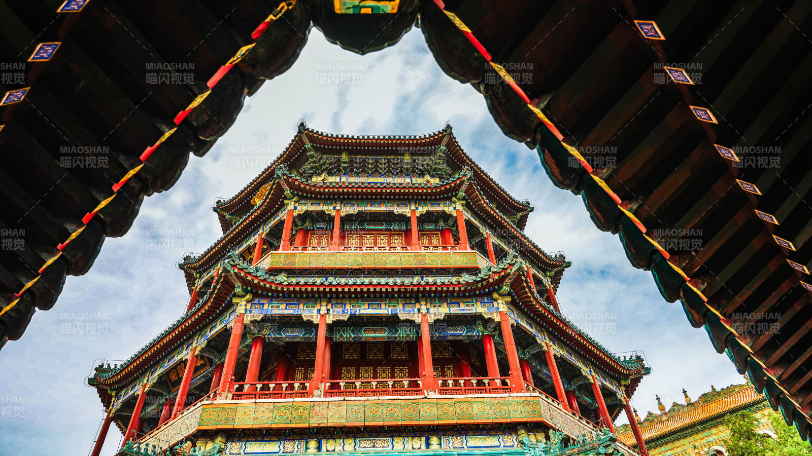 頤和園古塔飛檐映藍(lán)天