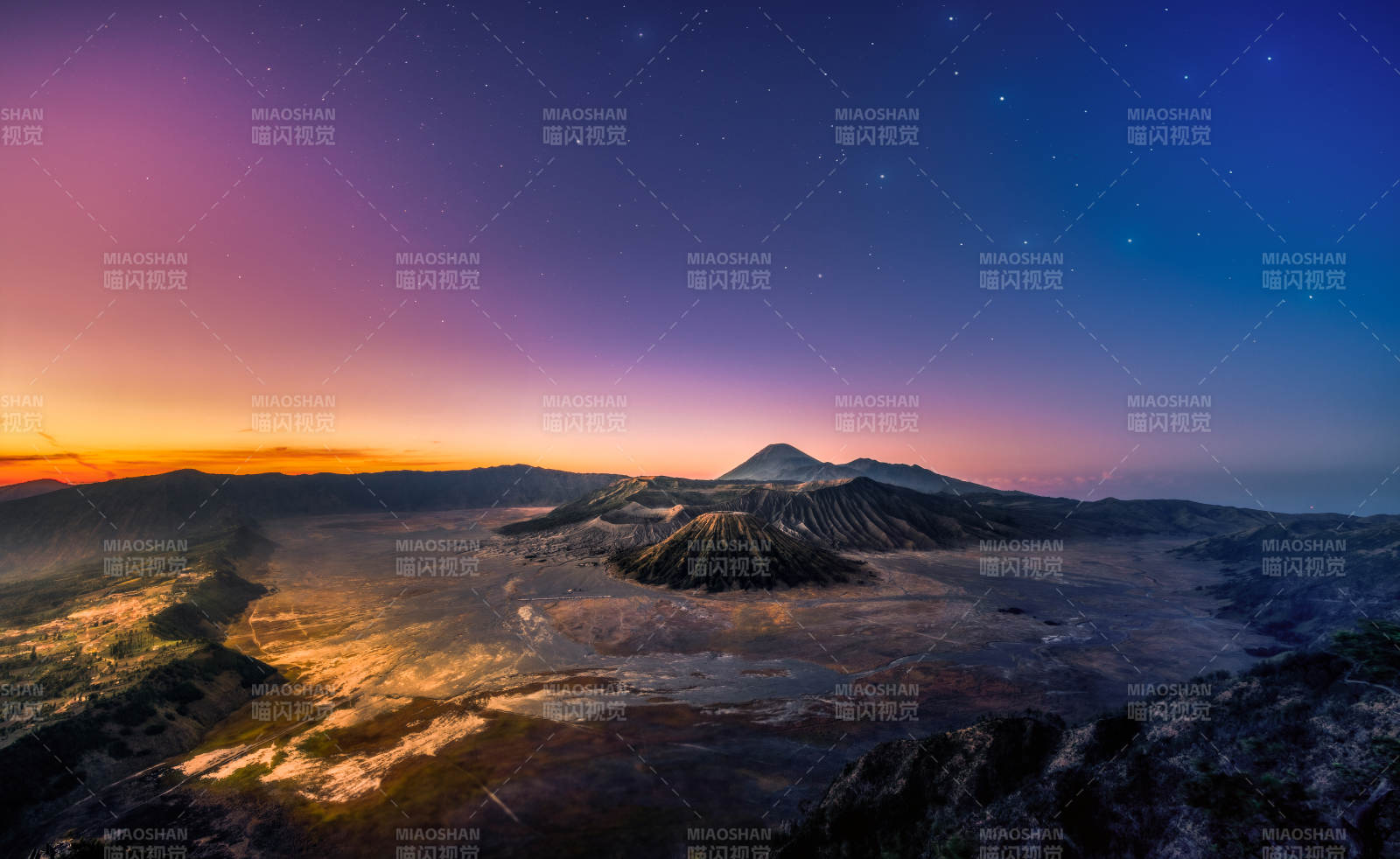 印尼布羅莫火山日出星空圖