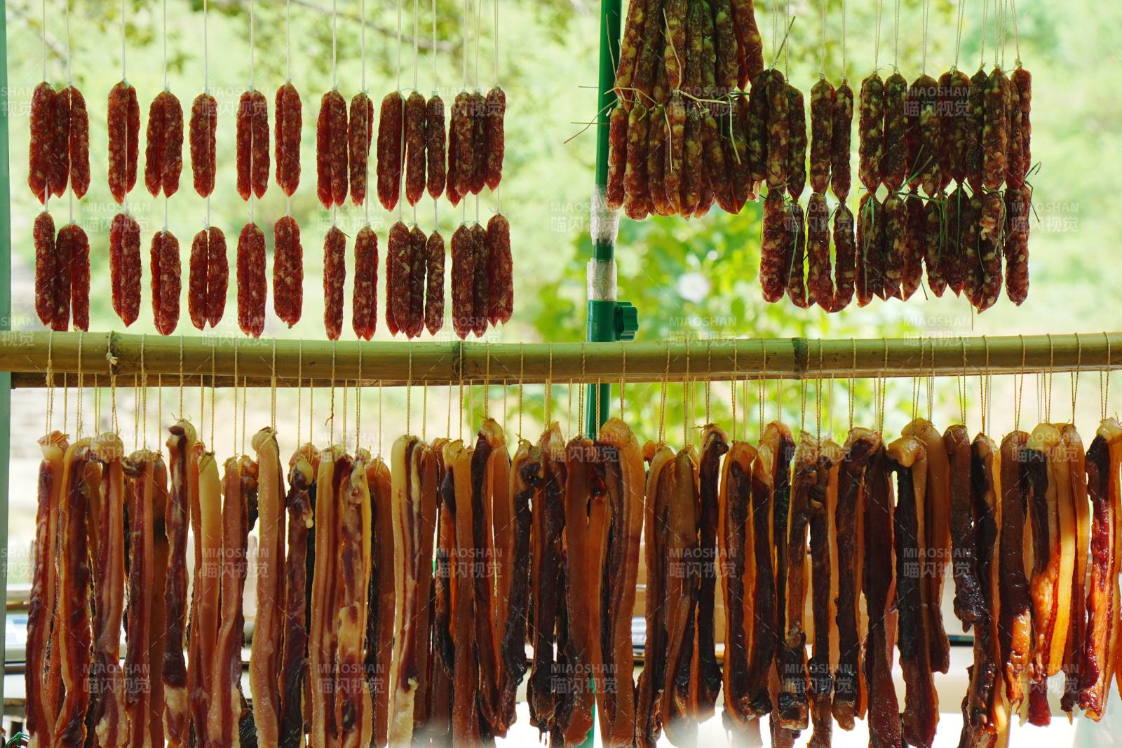 风干腊肉悬挂图