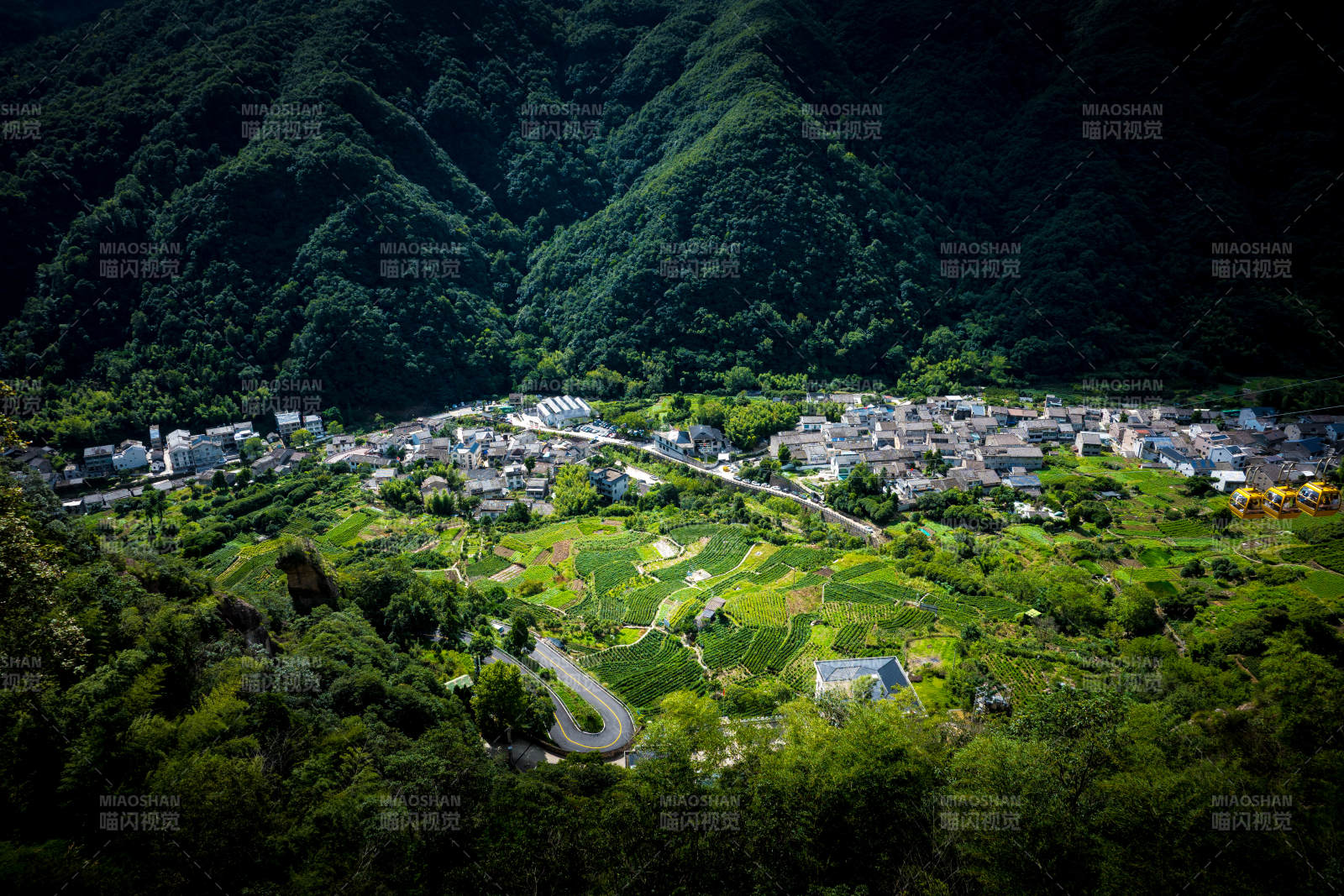 雁蕩山山間小鎮風光