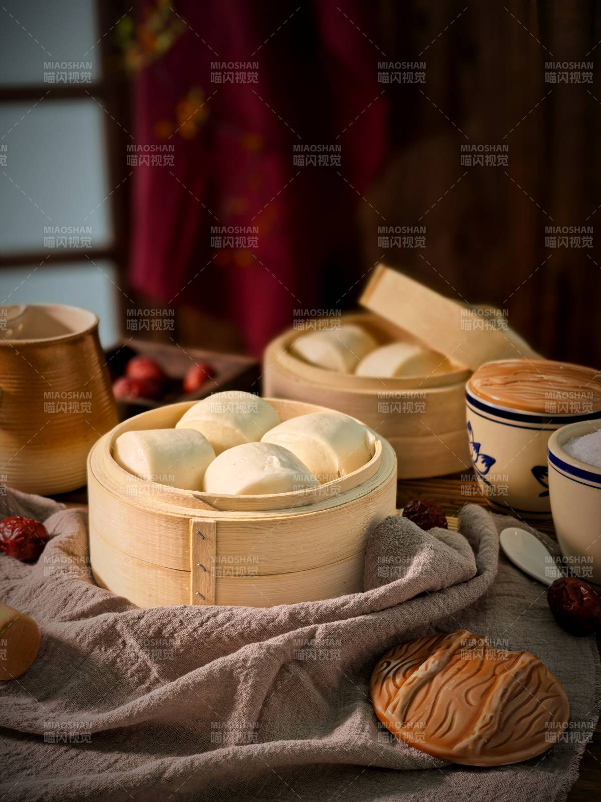 蒸籠里的白饅頭