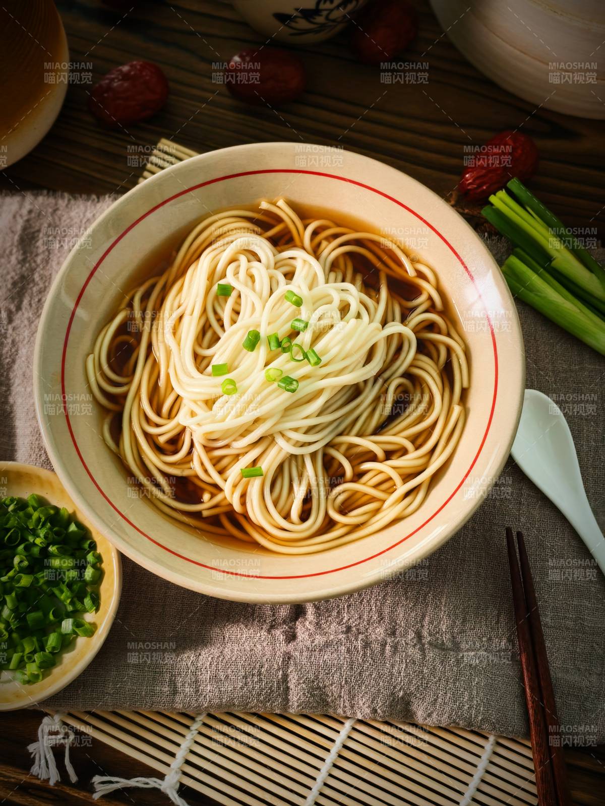 熱湯面配蔥花