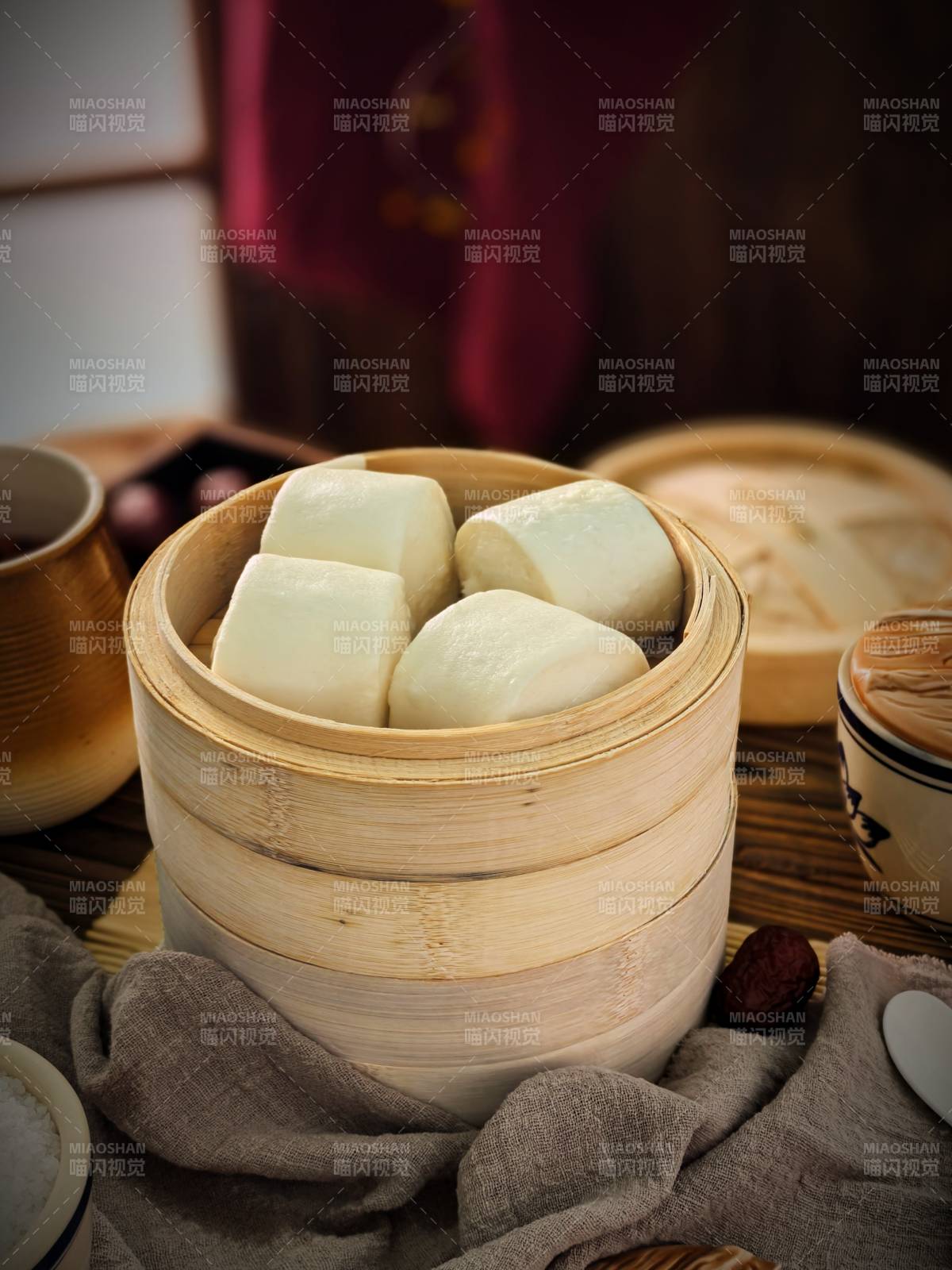 蒸籠里的白饅頭