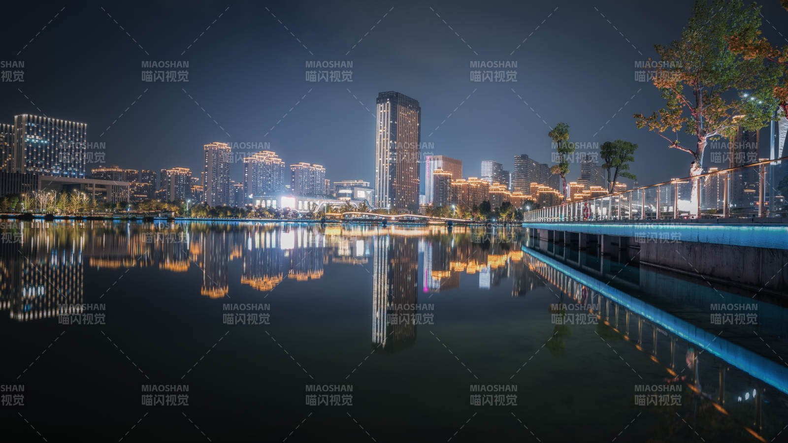 金沙湖夜景城市倒影