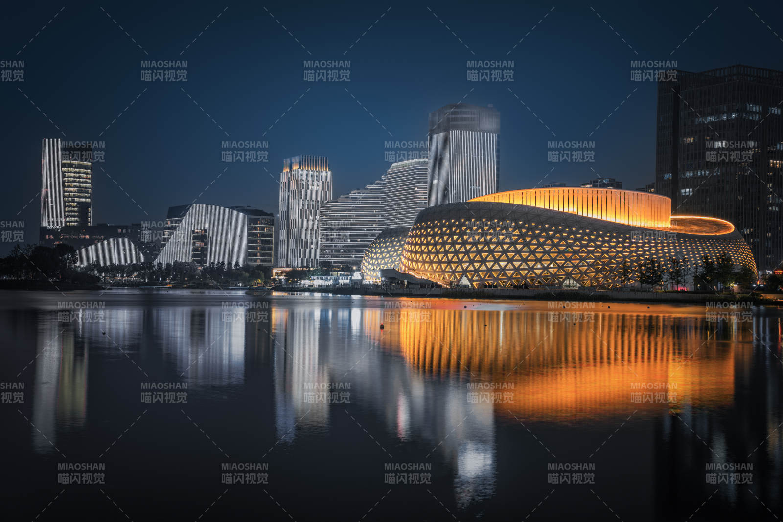 金沙湖大劇院夜景城市倒影