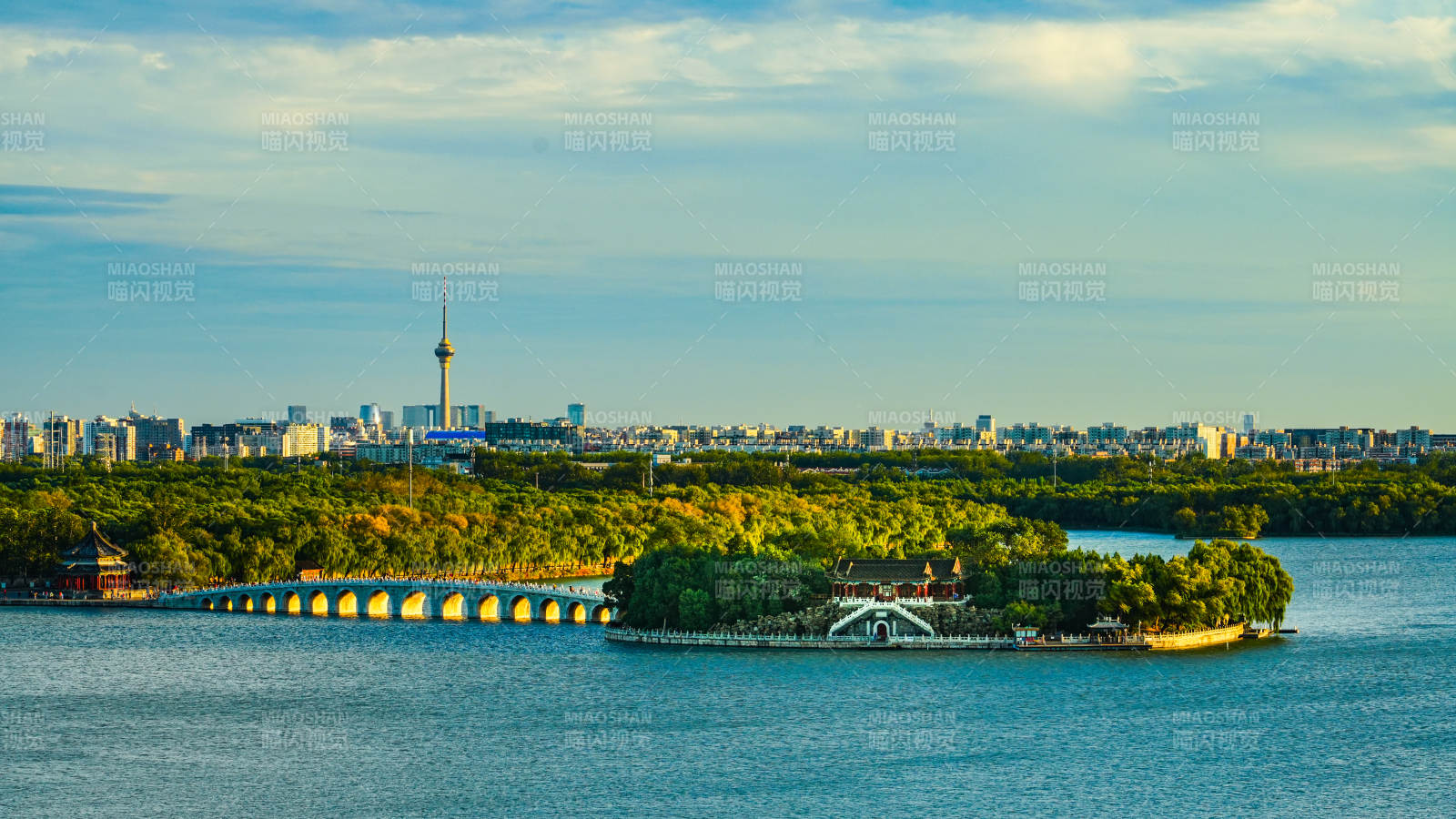 頤和園昆明湖湖光塔影映城景