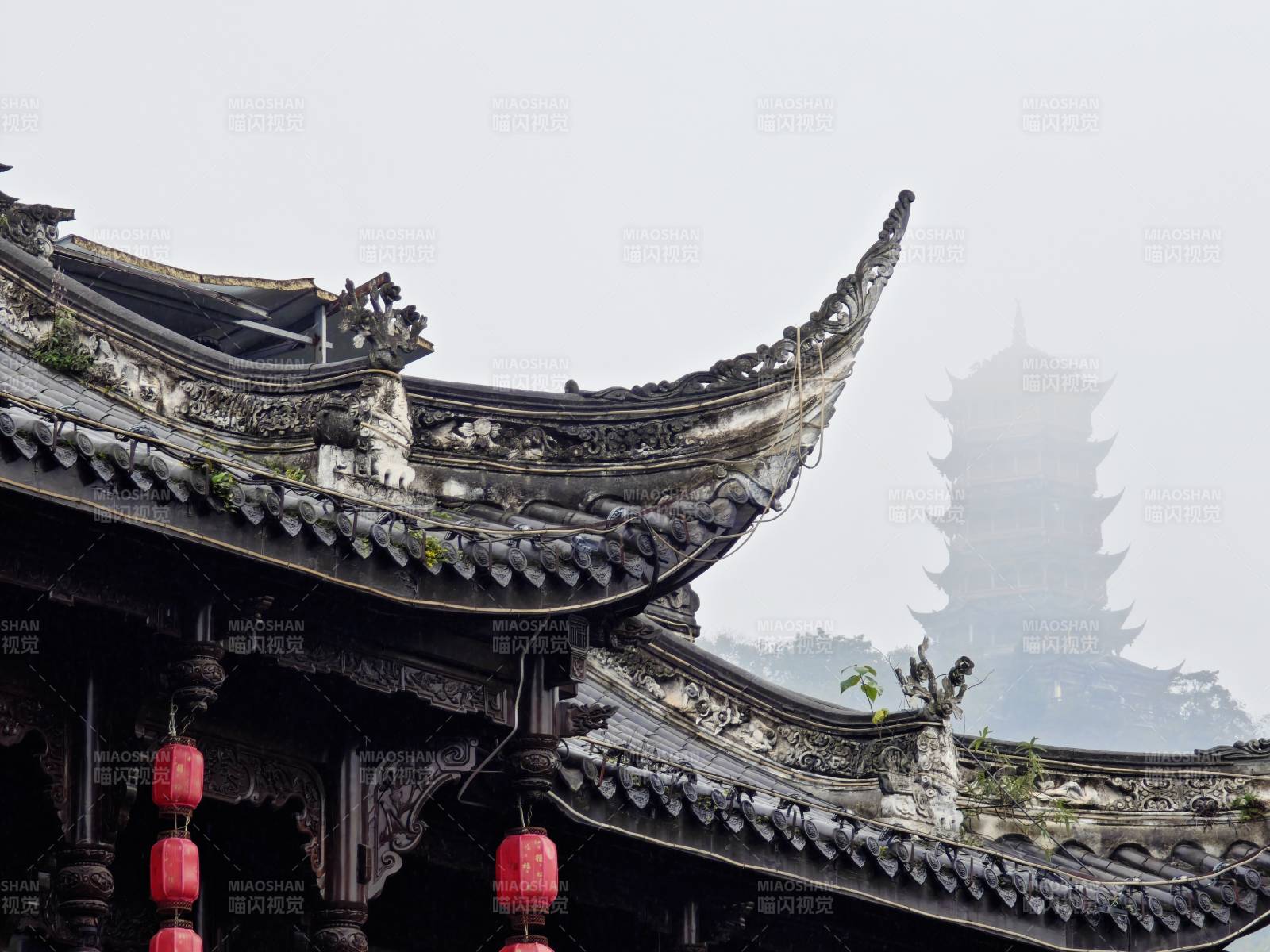 古建筑飞檐与塔影