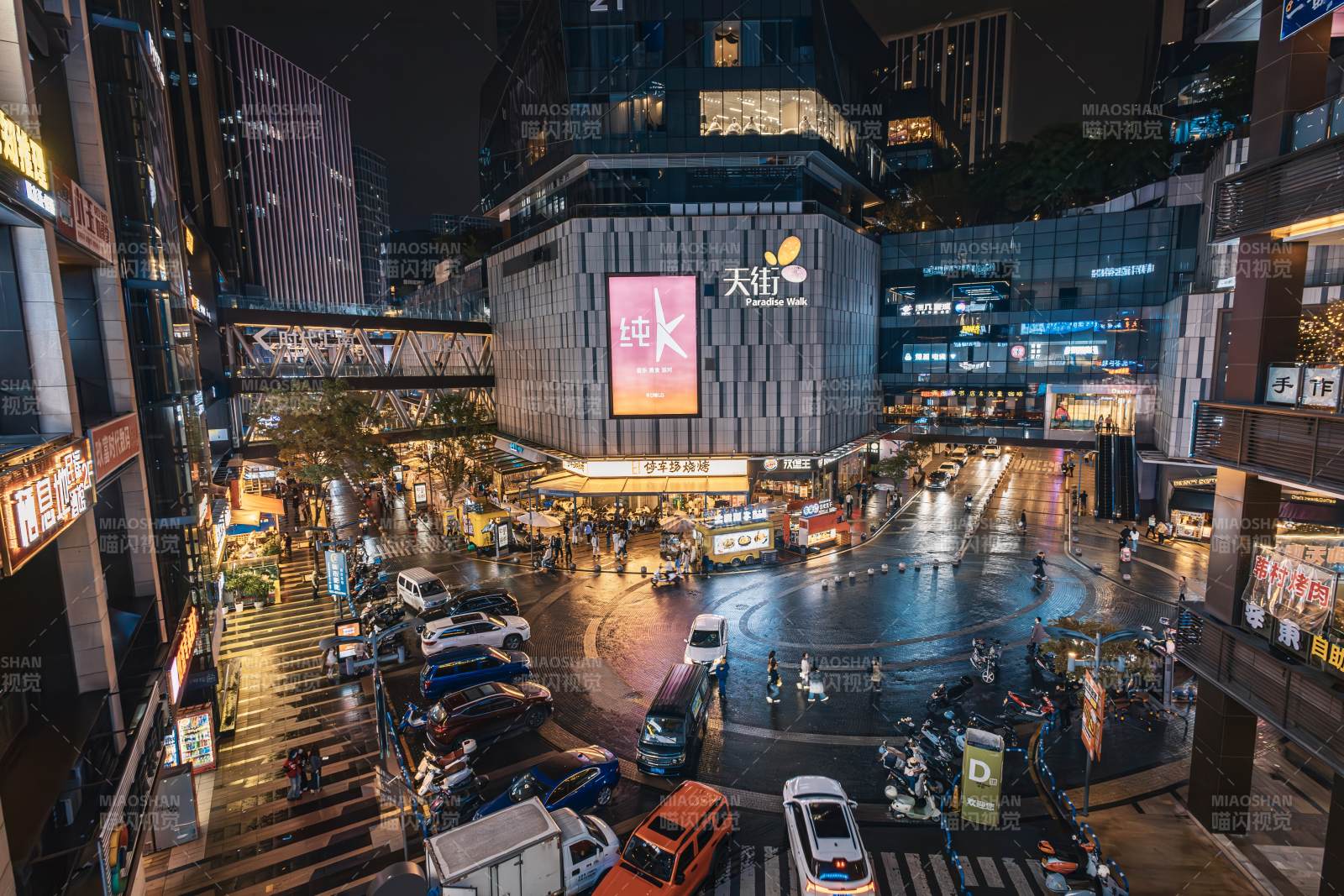重庆夜幕下的城市街景