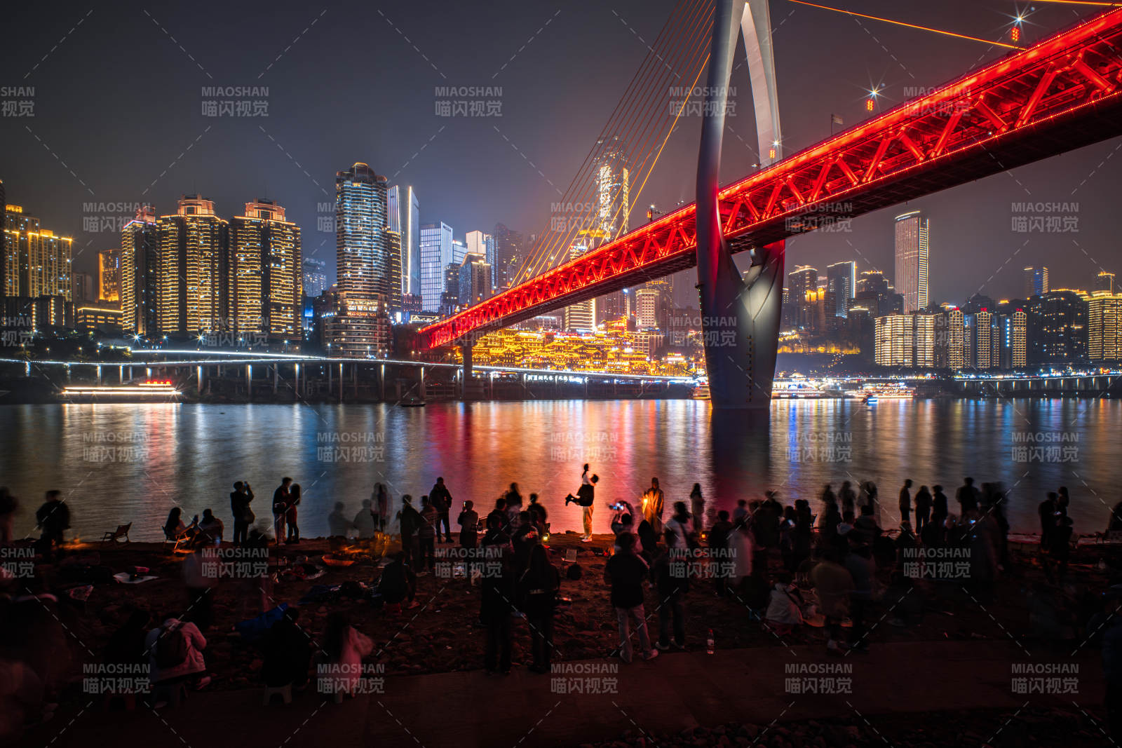 夜橋燈火映江城