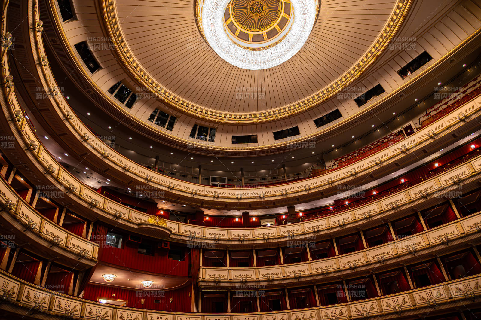 宏偉劇院穹頂（維也納大劇院）