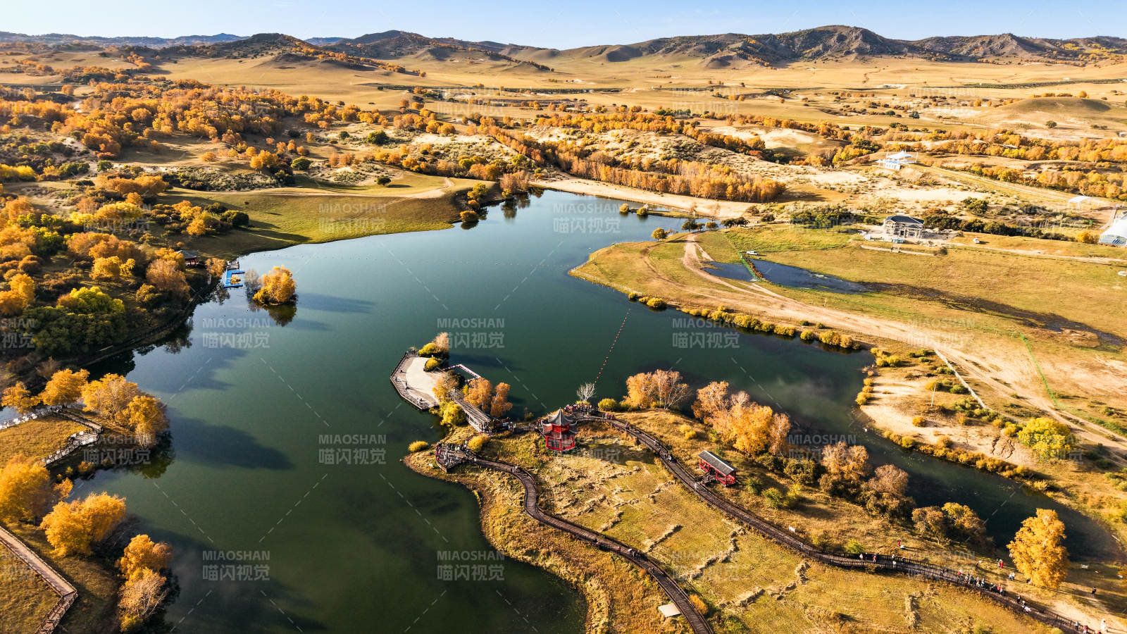烏蘭布統(tǒng)公主湖秋季風(fēng)光