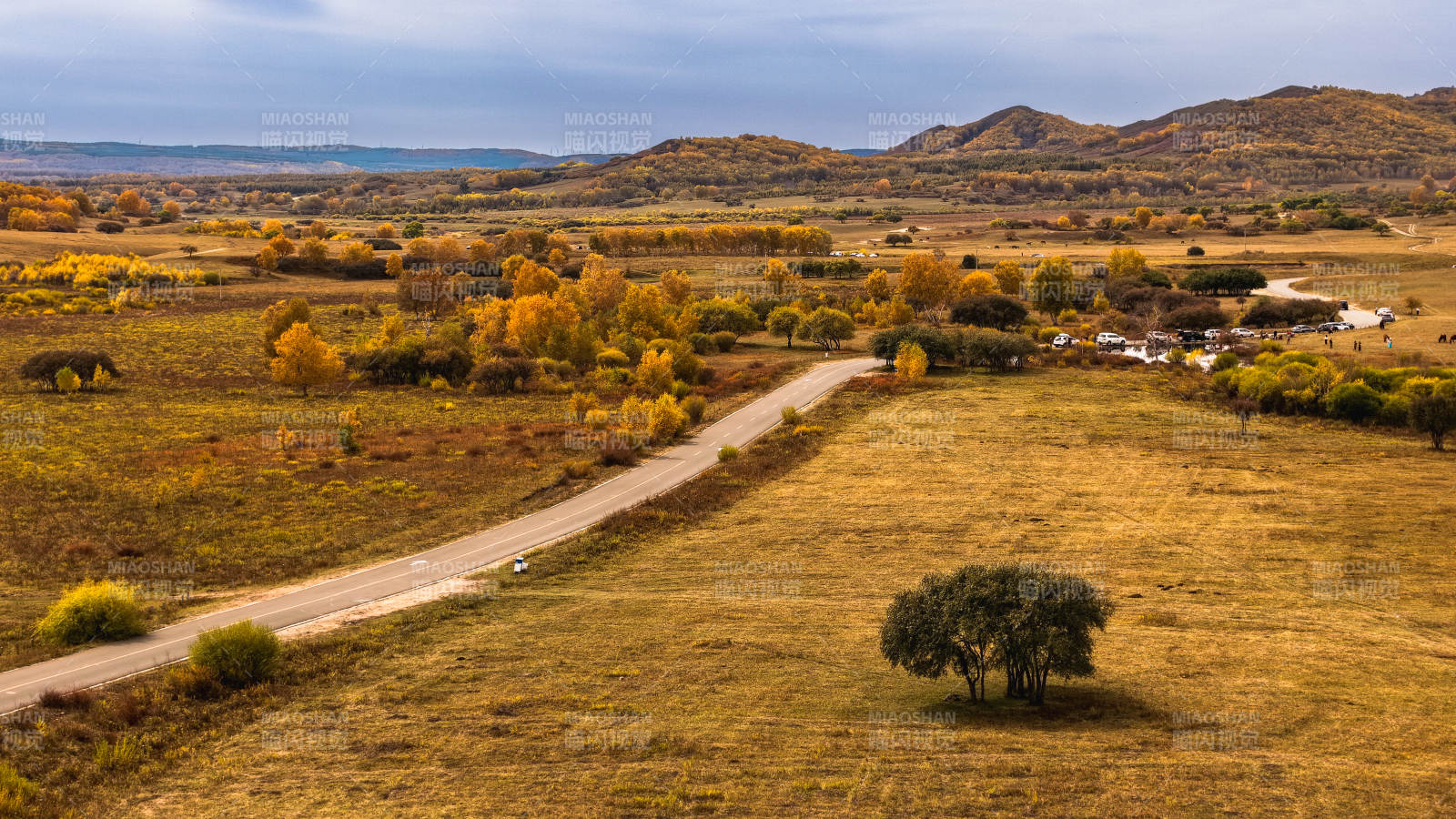 烏蘭布統秋野長路