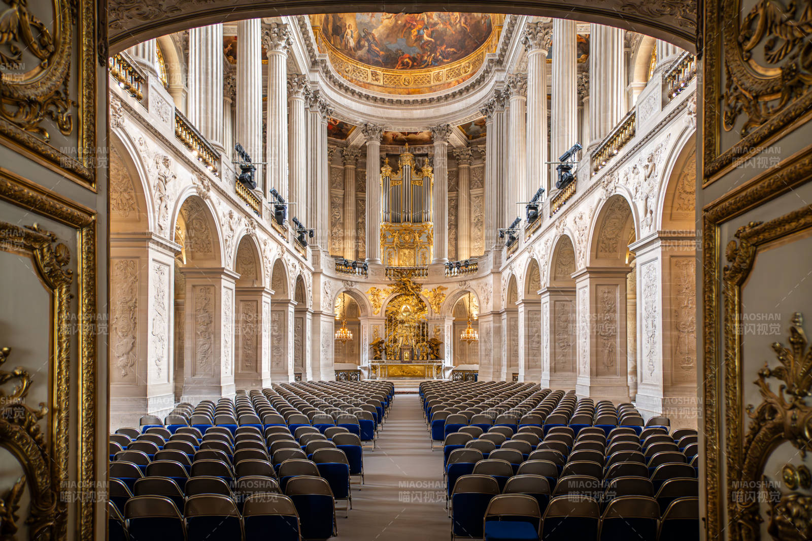 华丽教堂内部