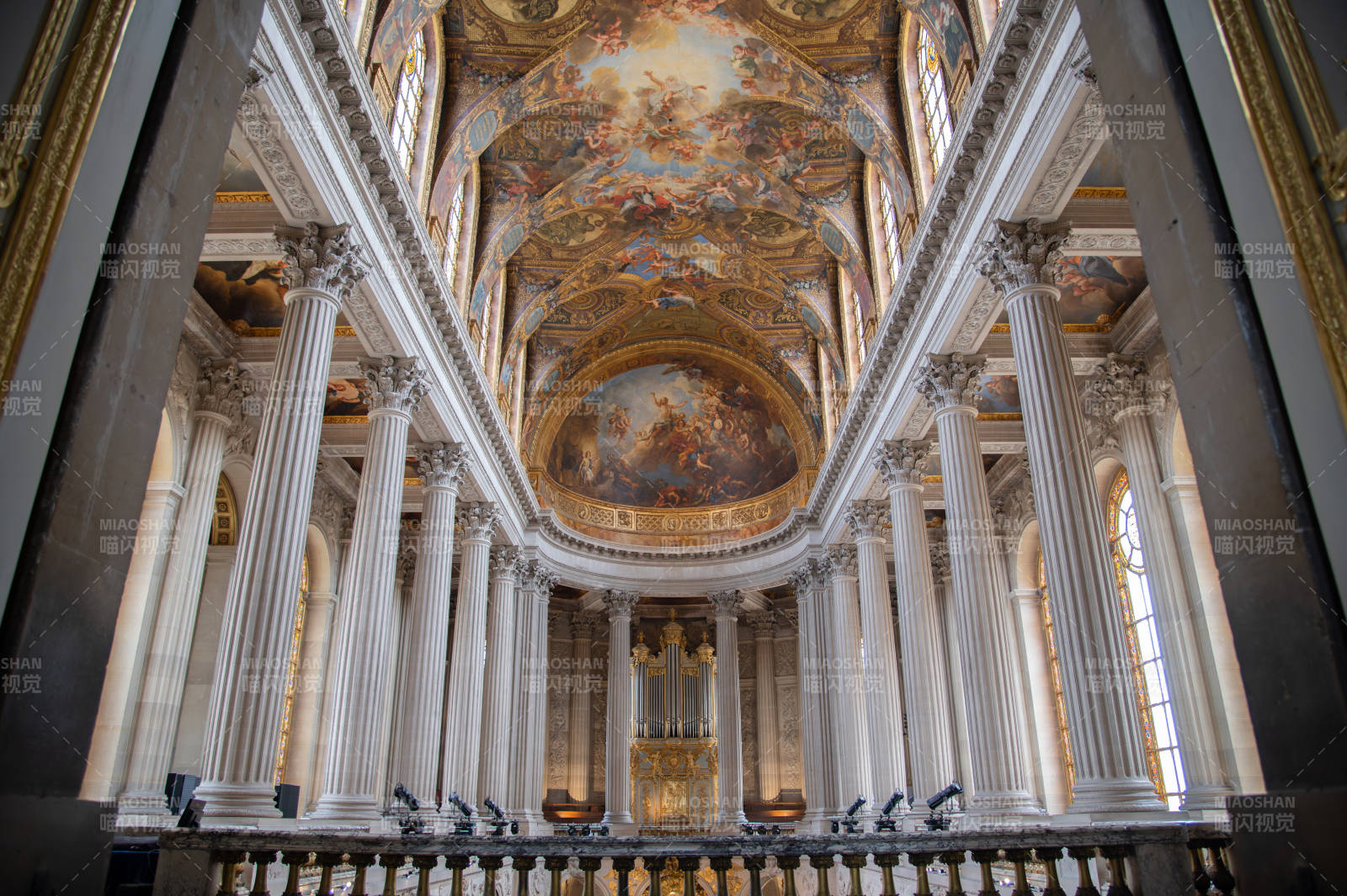 宏伟教堂内部
