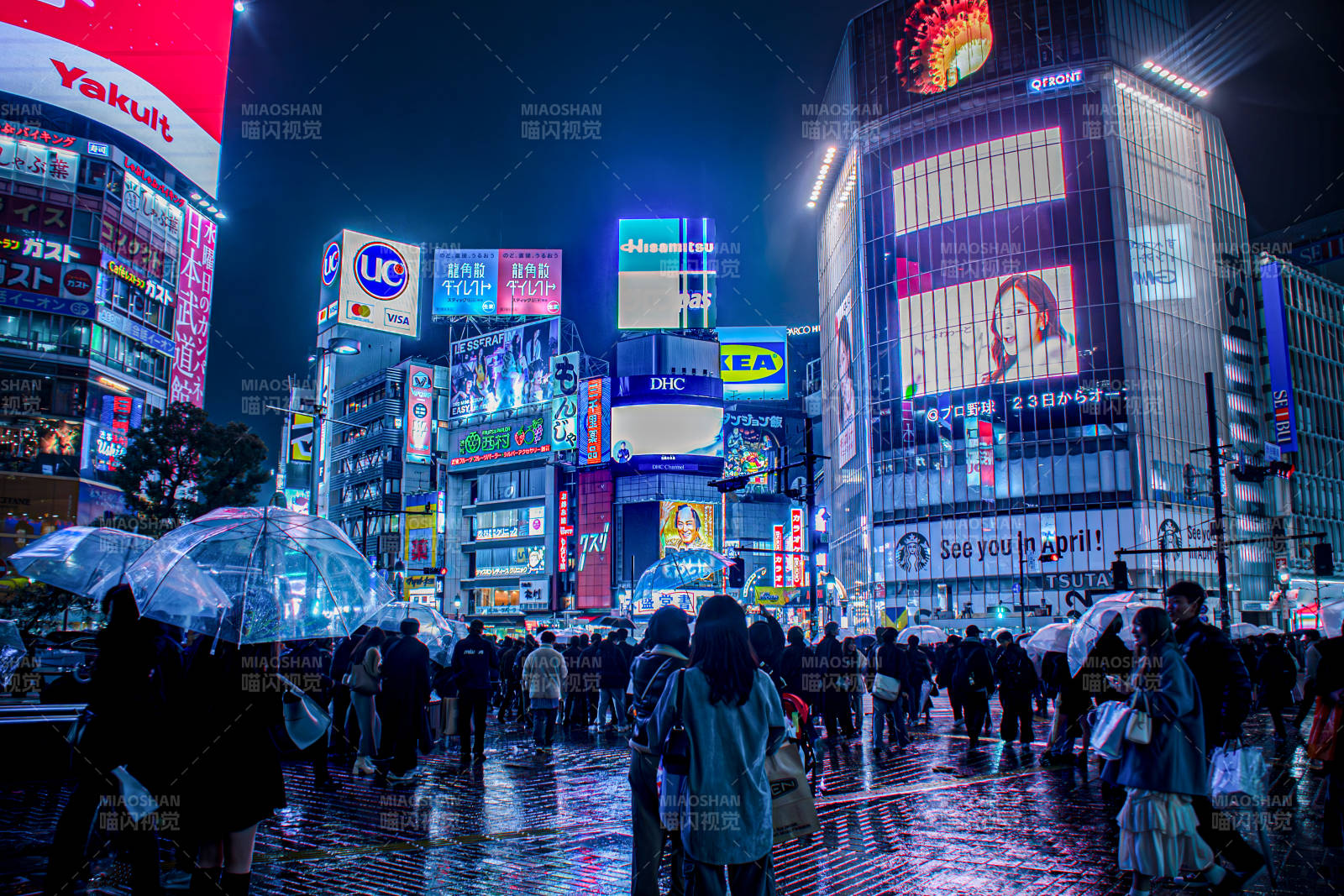 日本東京澀谷霓虹雨夜繁華街
