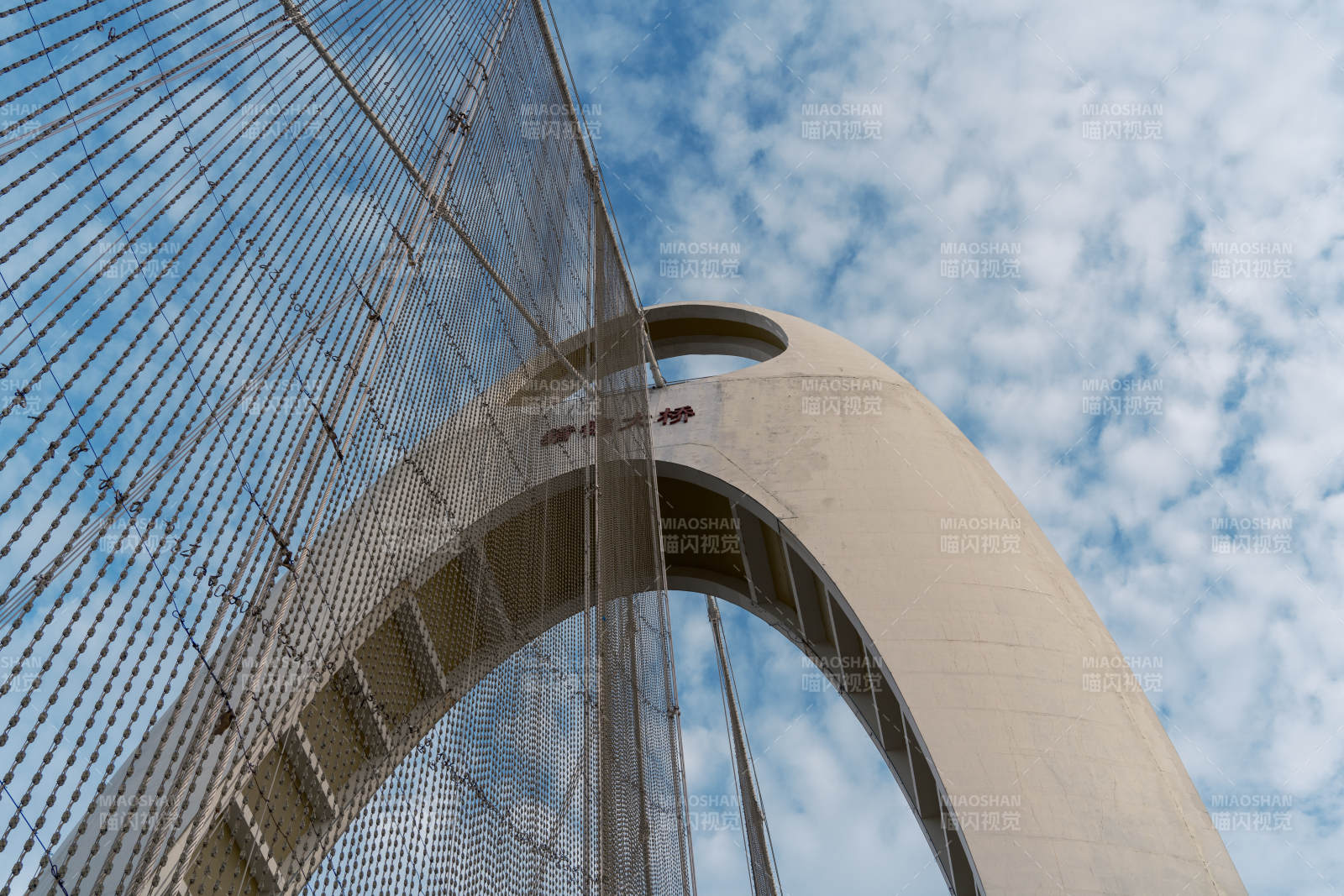 廣州獵德大橋仰視圖