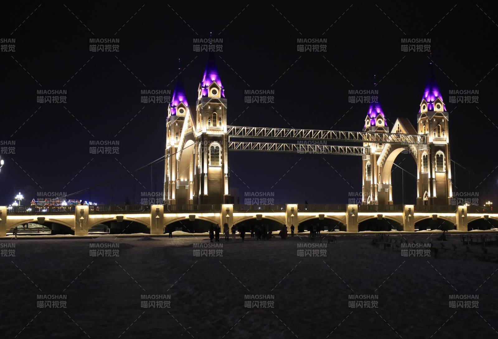 夜色中的新疆布爾津雙塔橋