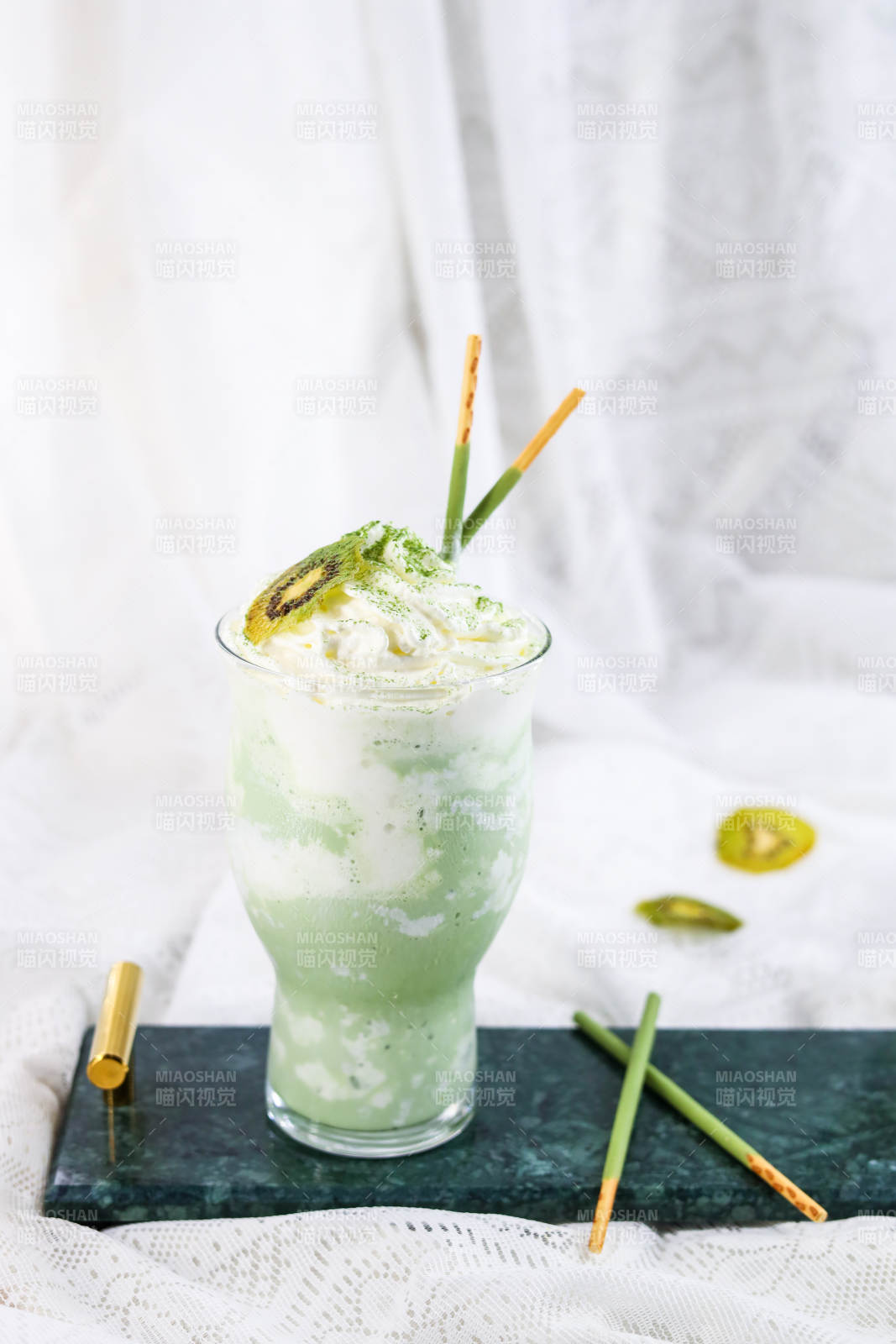抹茶奶昔冰饮 清新美味