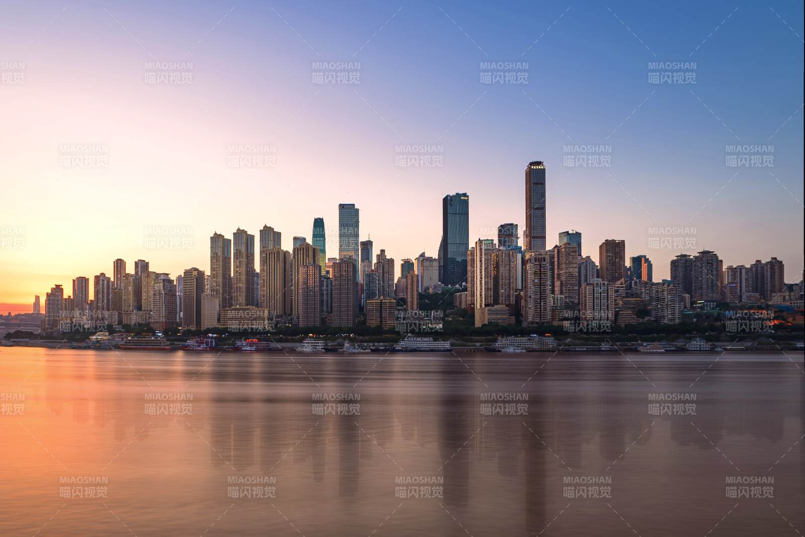 重庆渝中区城市天际线日落