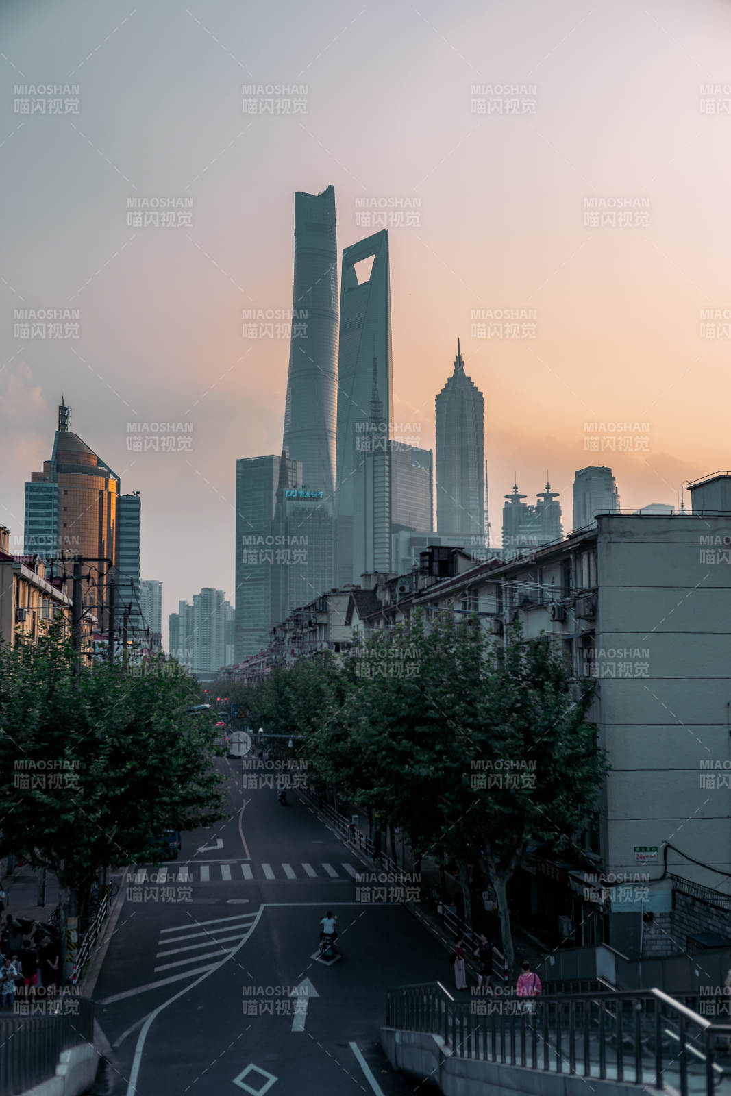 上海浦東遠看陸家嘴天際線