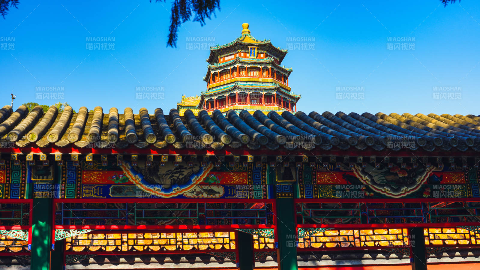 頤和園佛香閣古建筑彩繪屋頂