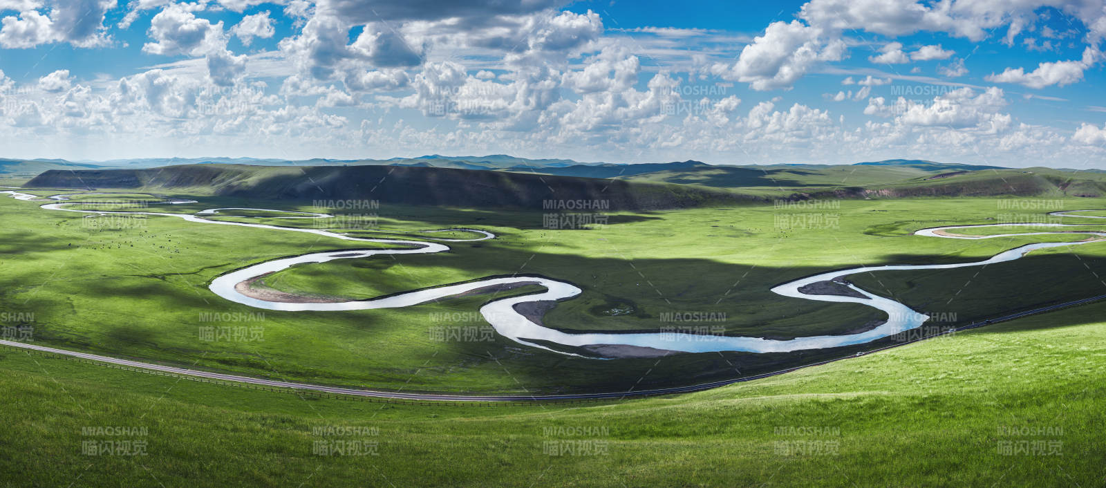 蜿蜒河流綠野間  莫日格勒河