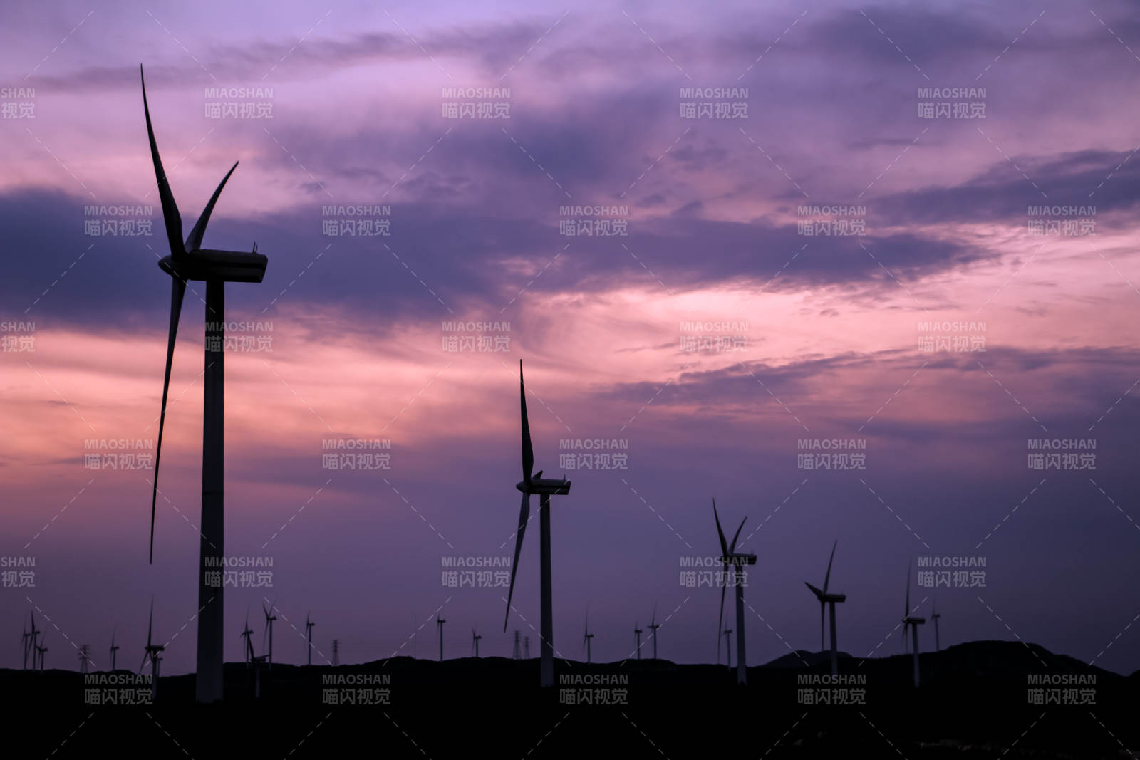 福州长乐风车剪影暮色中