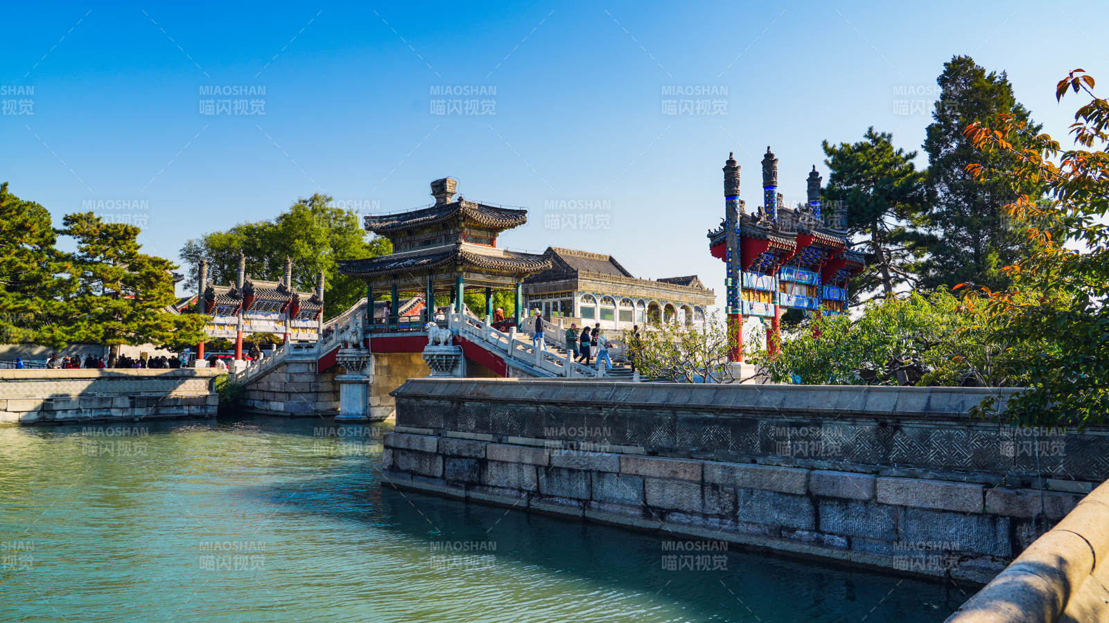 颐和园古桥流水映楼阁