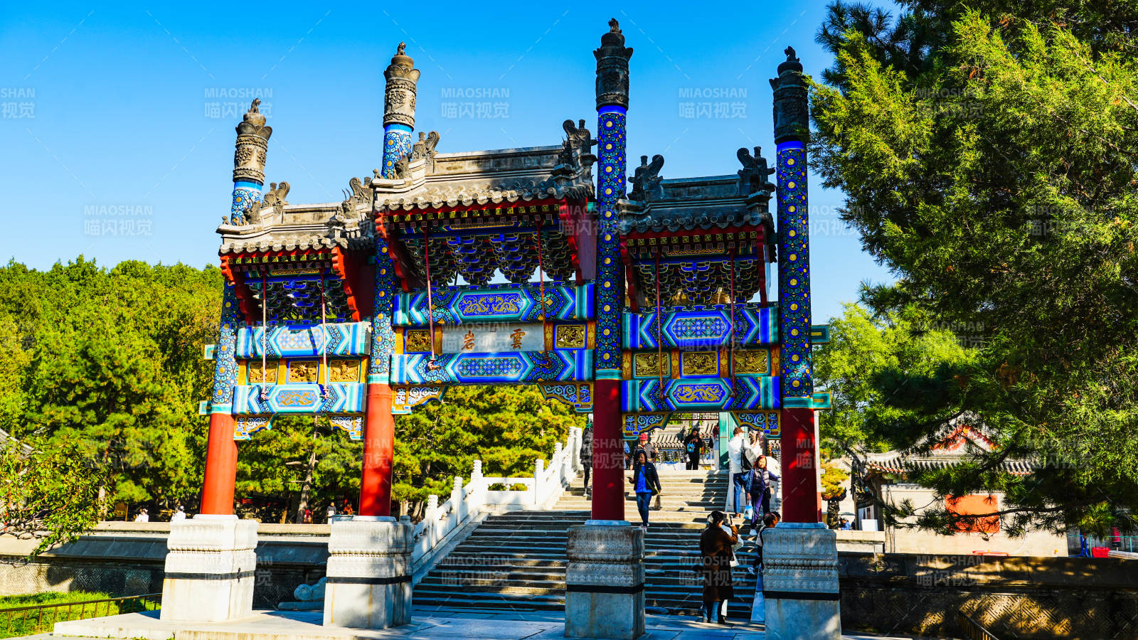 颐和园古色古香的牌坊