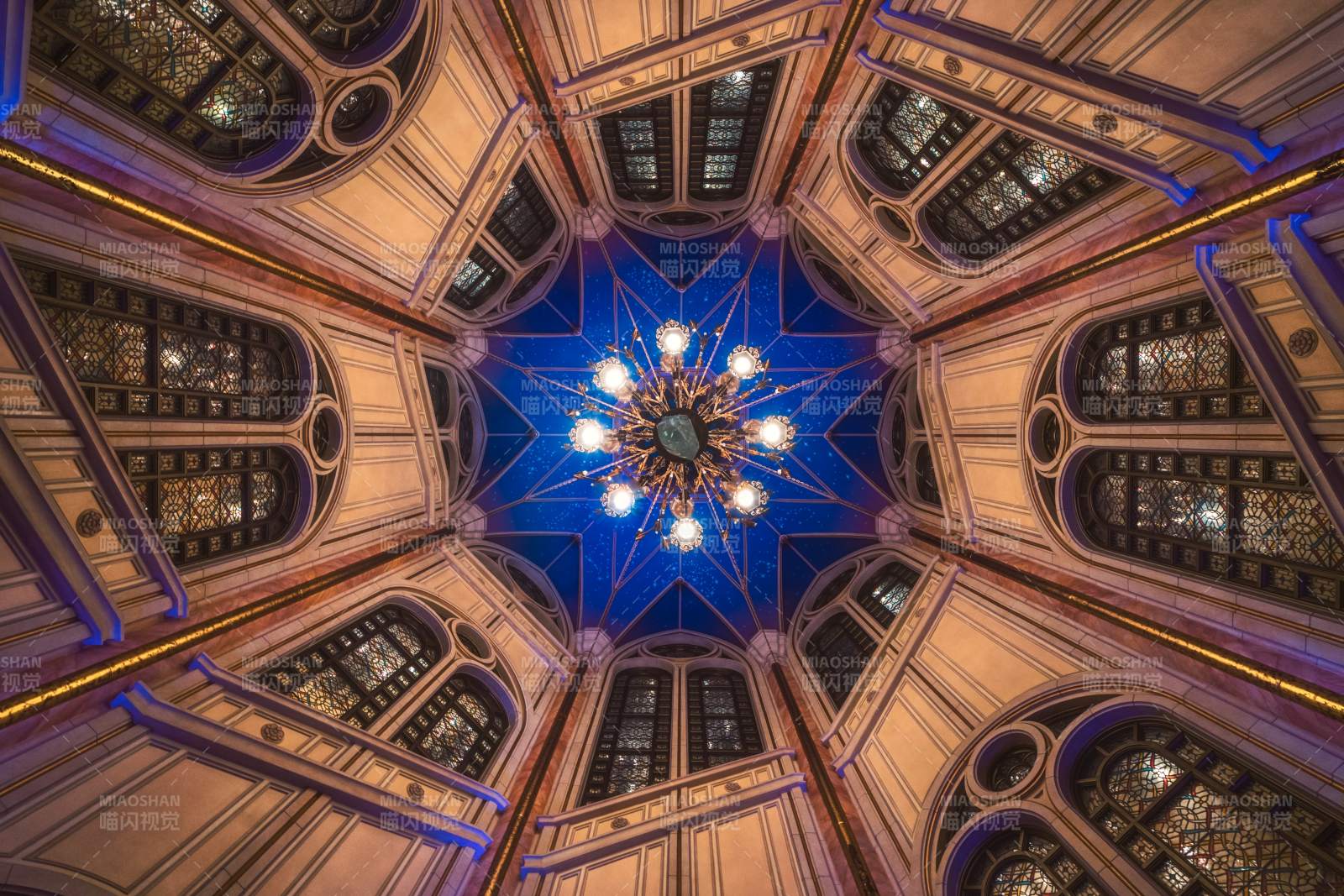 城堡穹頂星輝璀璨