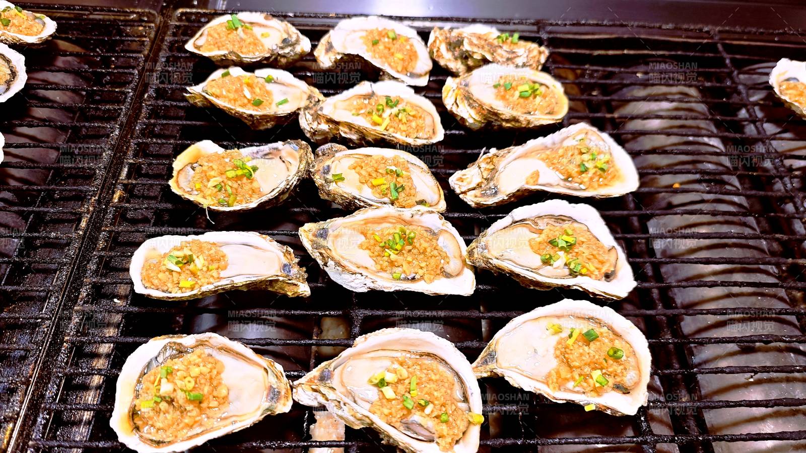 烤生蠔美味誘人
