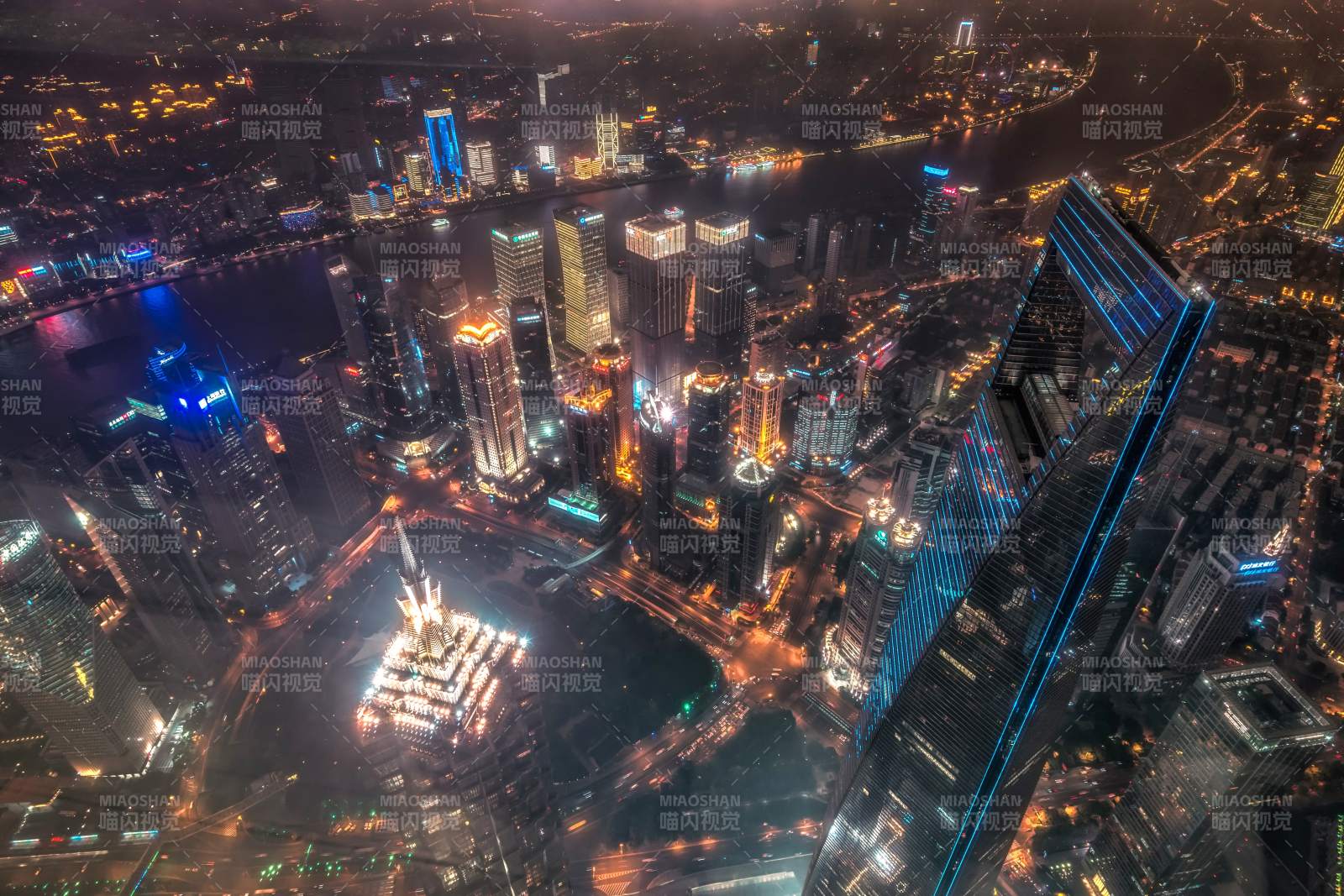 夜幕下的城市灯火