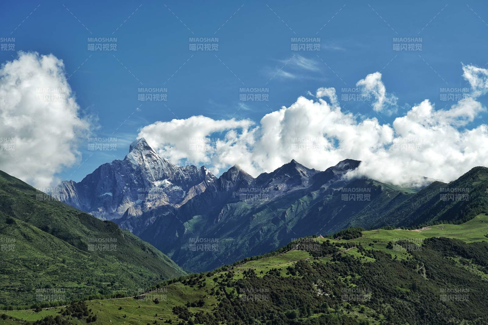 四姑娘山幺妹峰