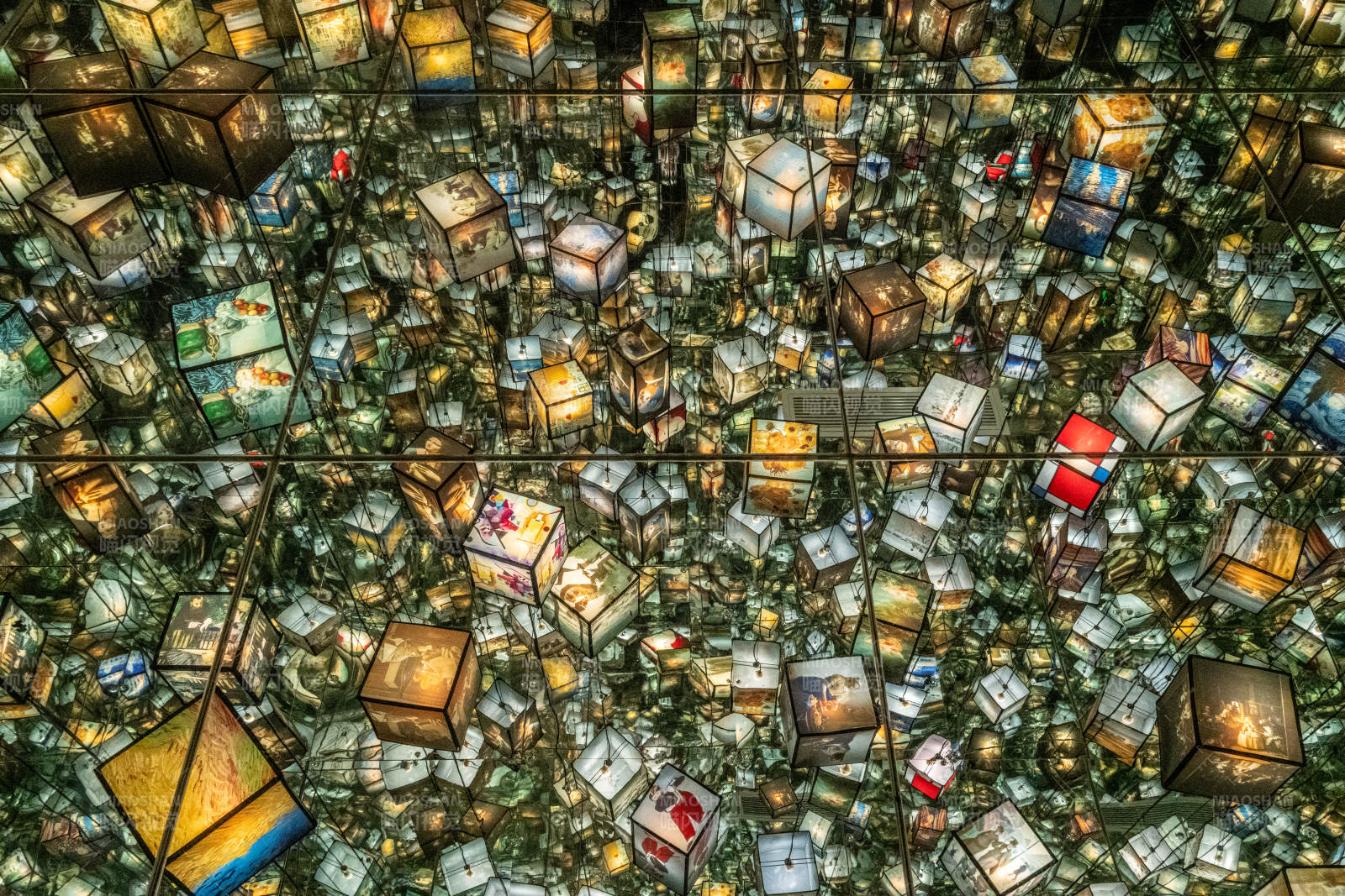 镜中彩色万方盒