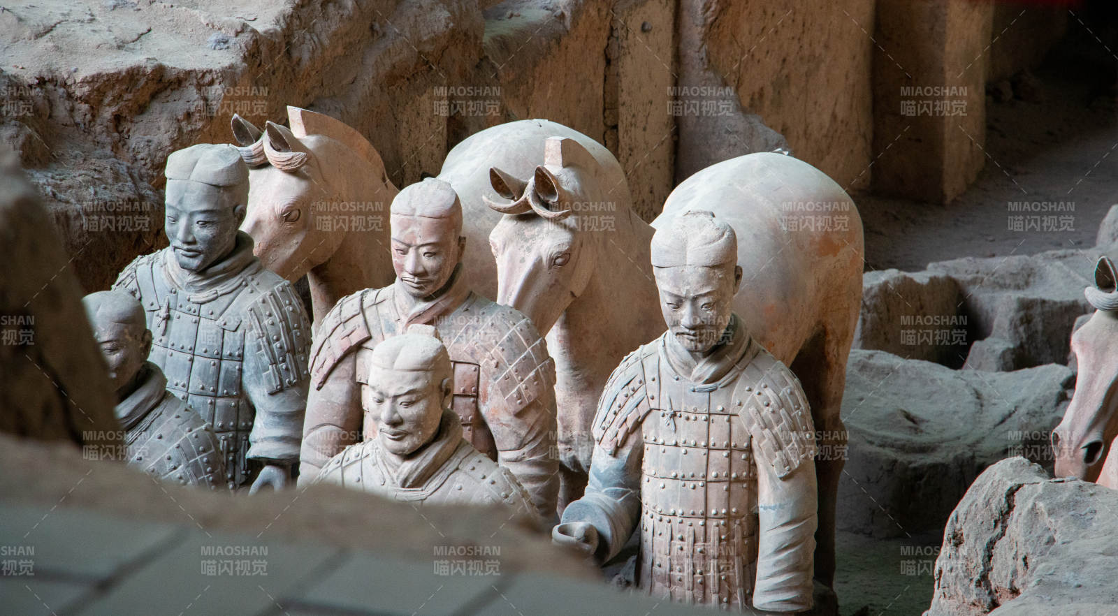 兵马俑群像