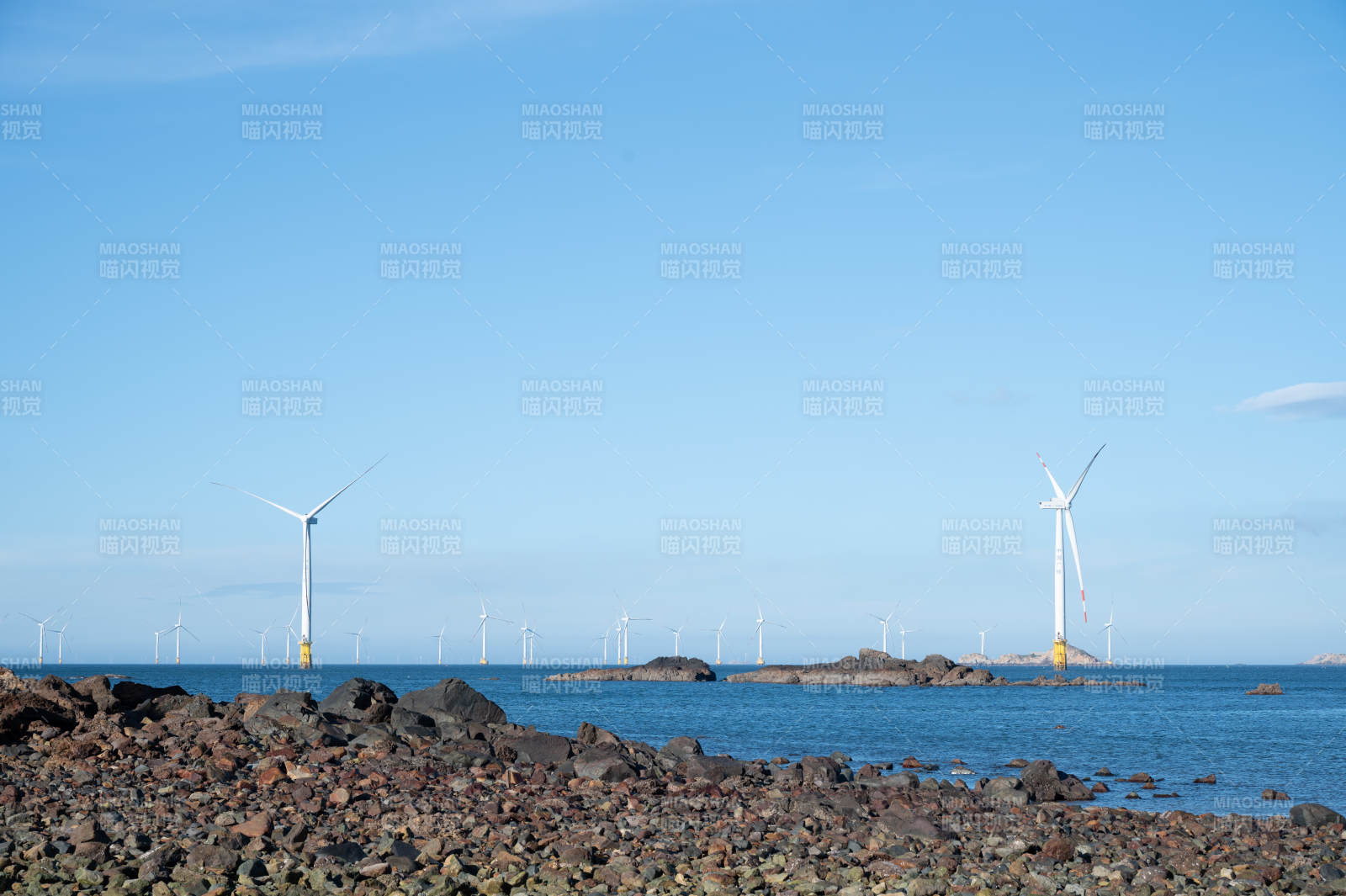 海上風(fēng)車與巖石海岸