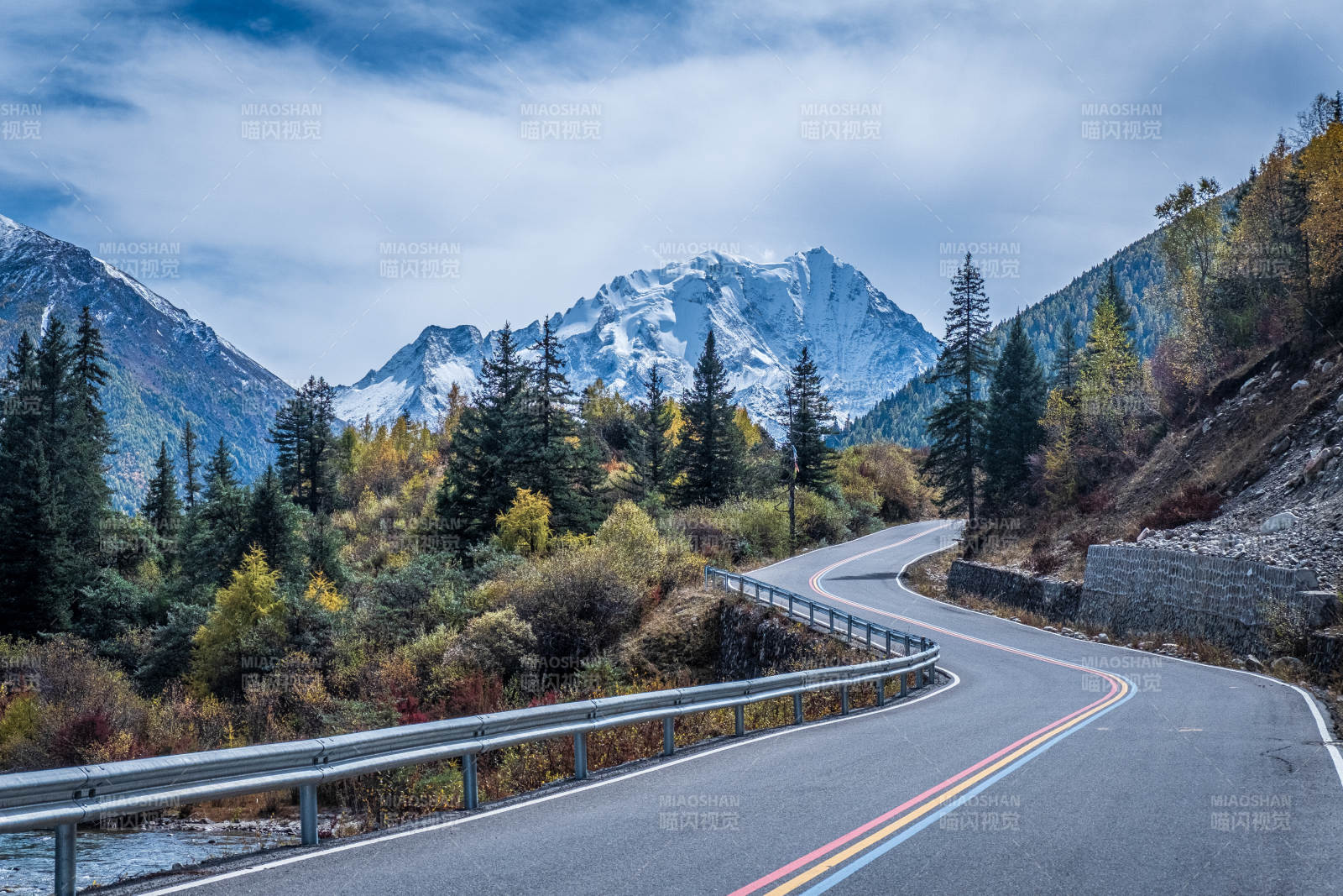 亚拉雪山风景区