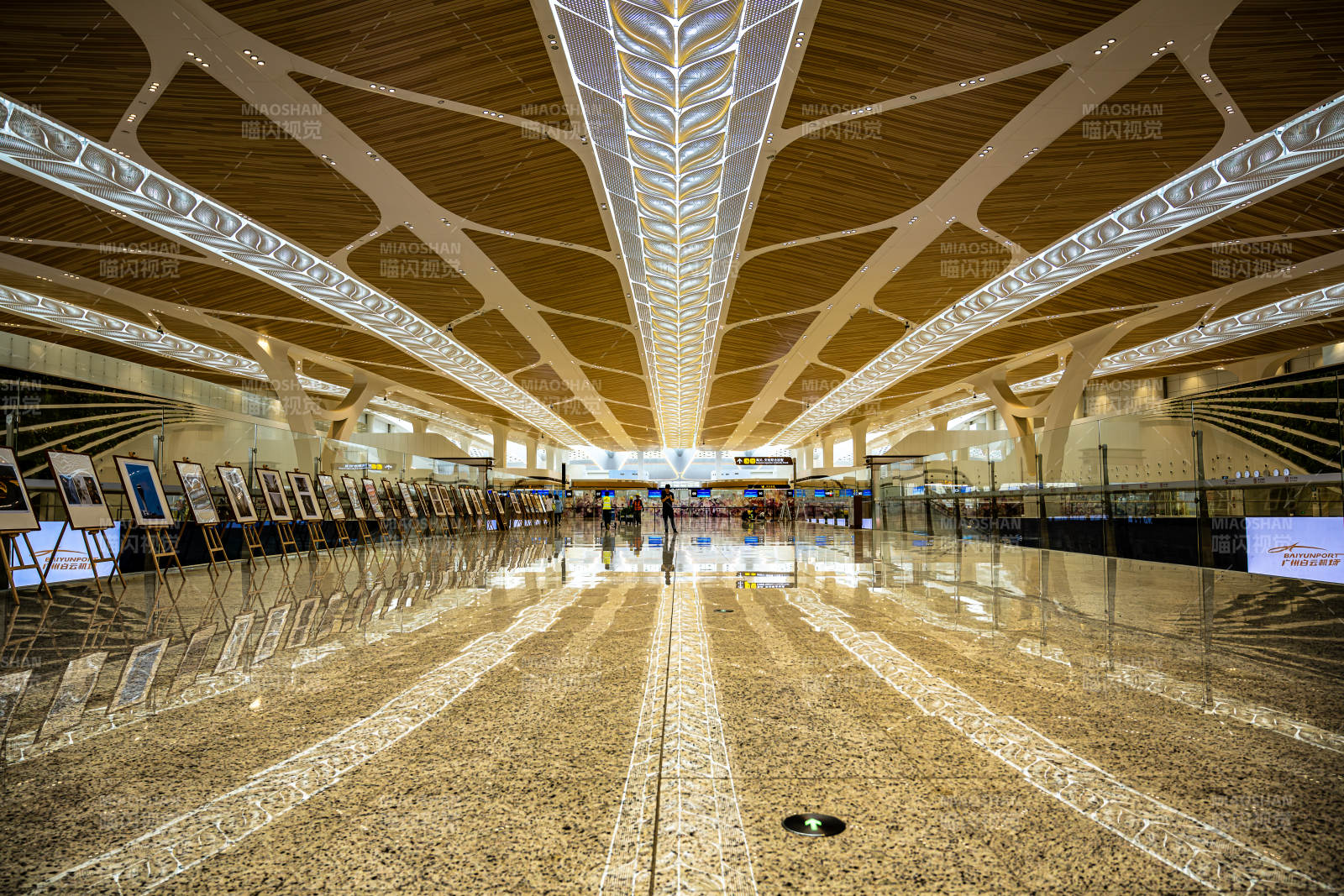 现代机场大厅