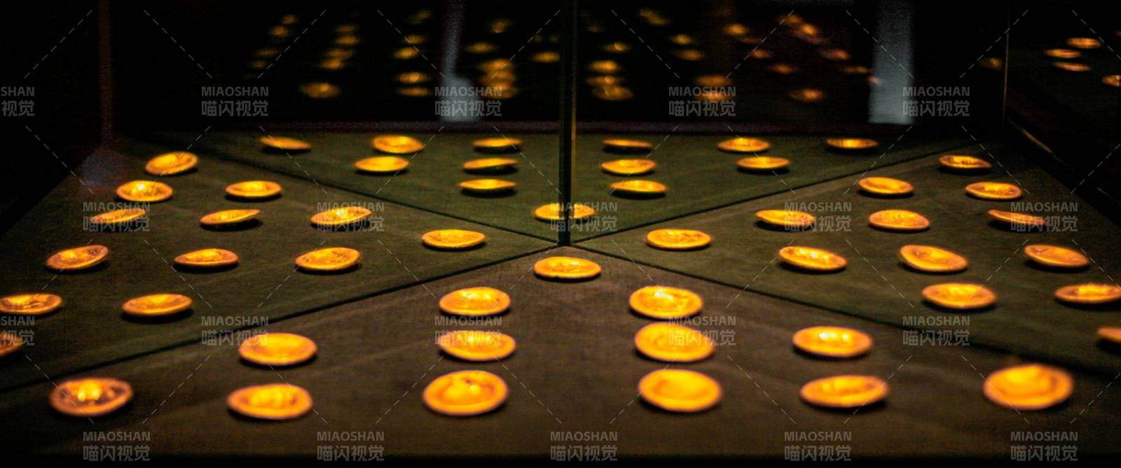 金币阵列光影交错