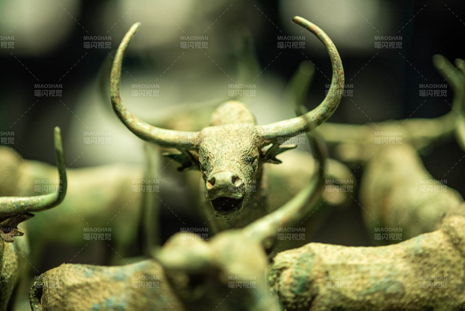 上海青銅牛群雕塑