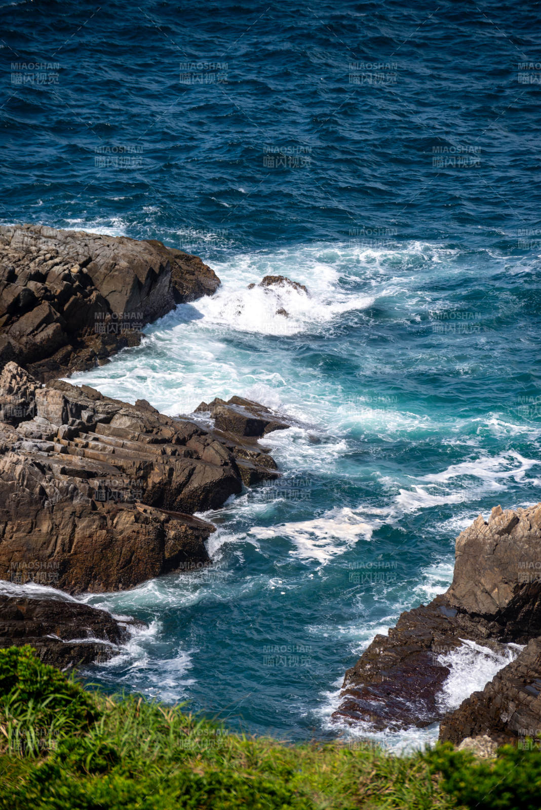 碧海拍岸 巖壁嶙峋
