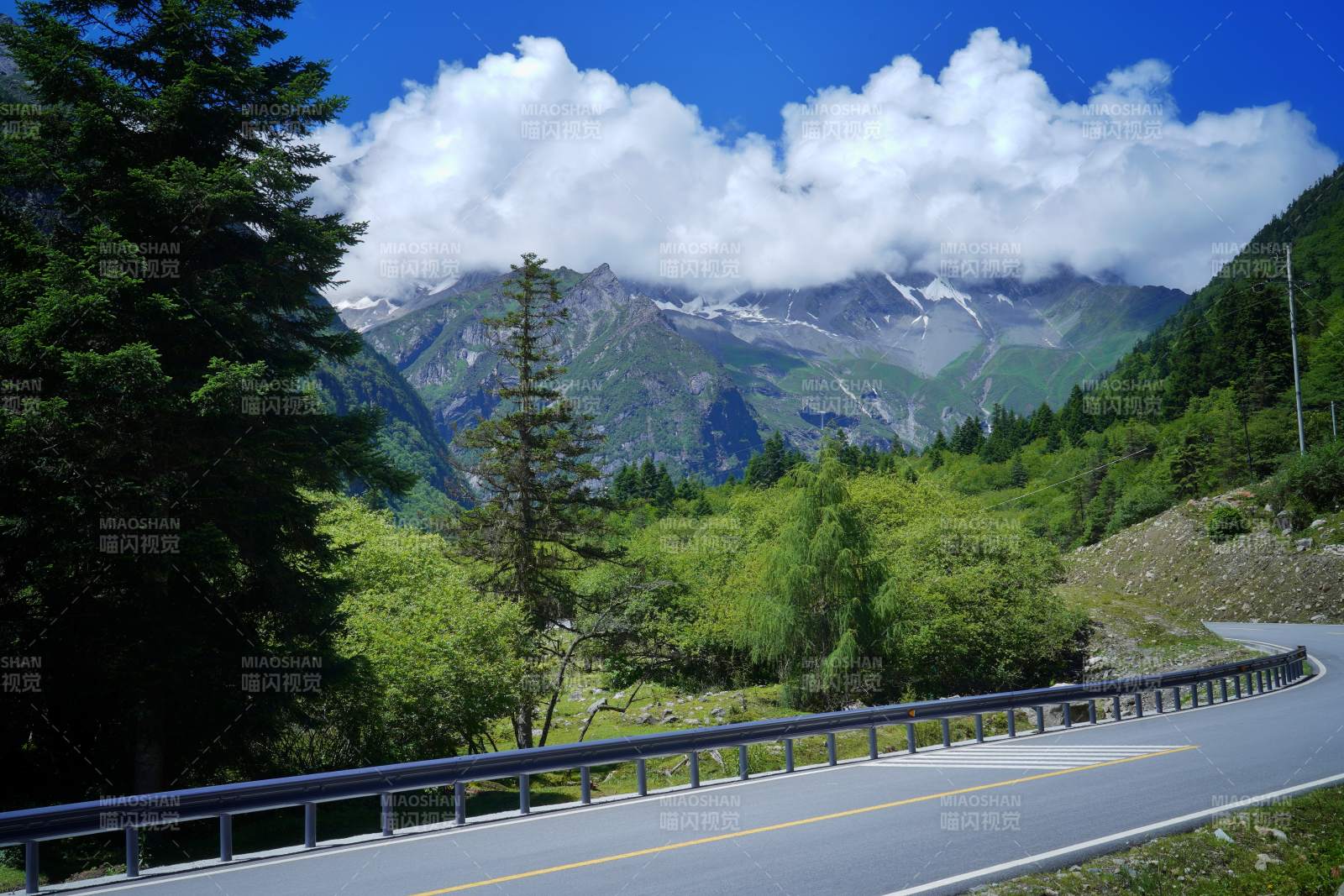 四川理小路的風景