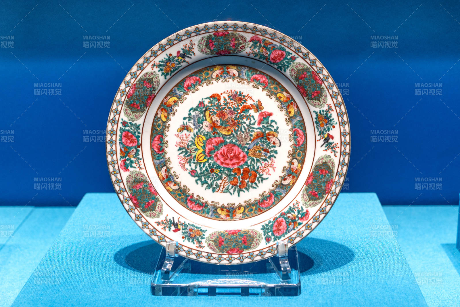 廣東民間工藝博物館藏廣彩譚炎繪花果雀紋碟