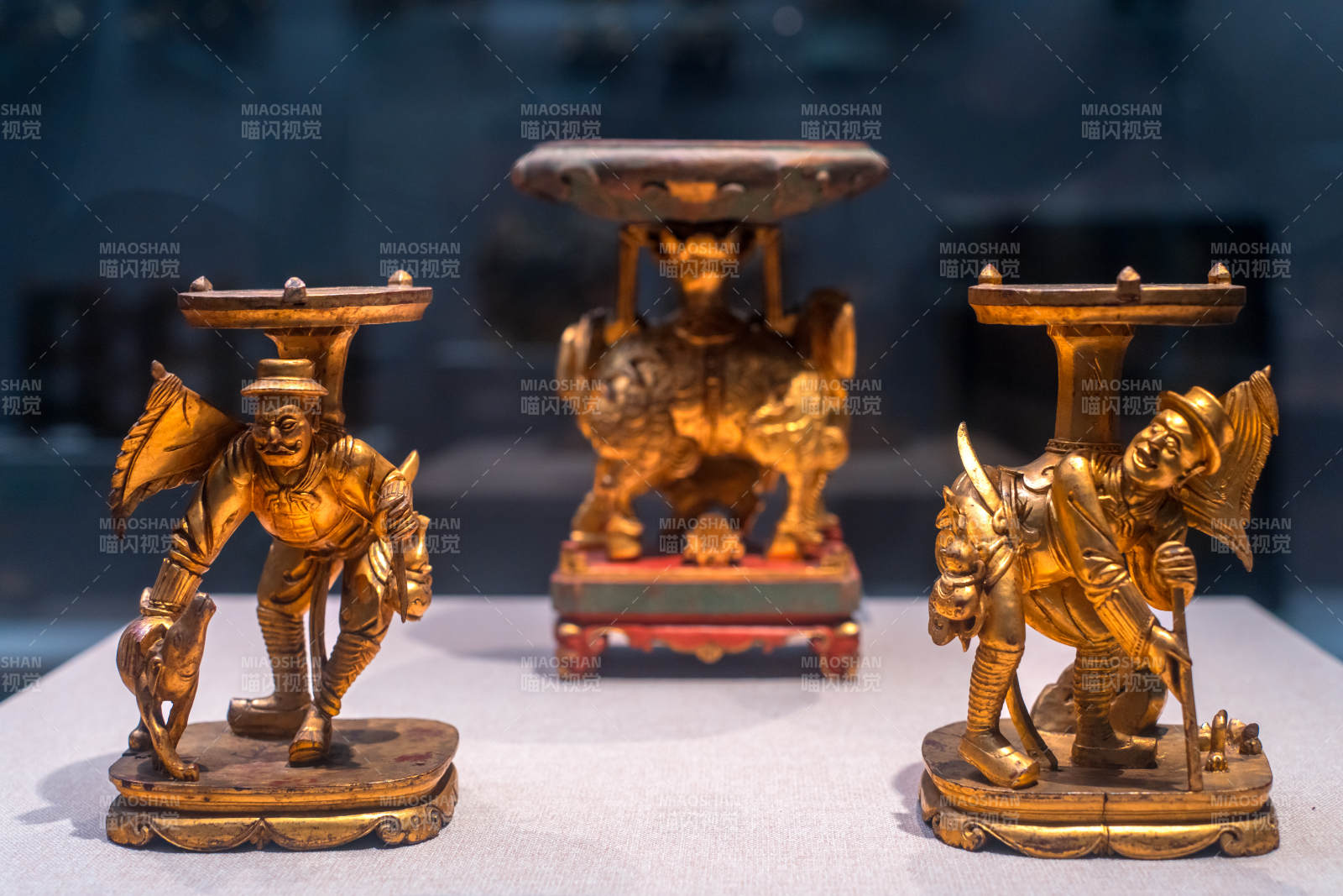 廣東省博物館藏清代圓雕洋人供碟