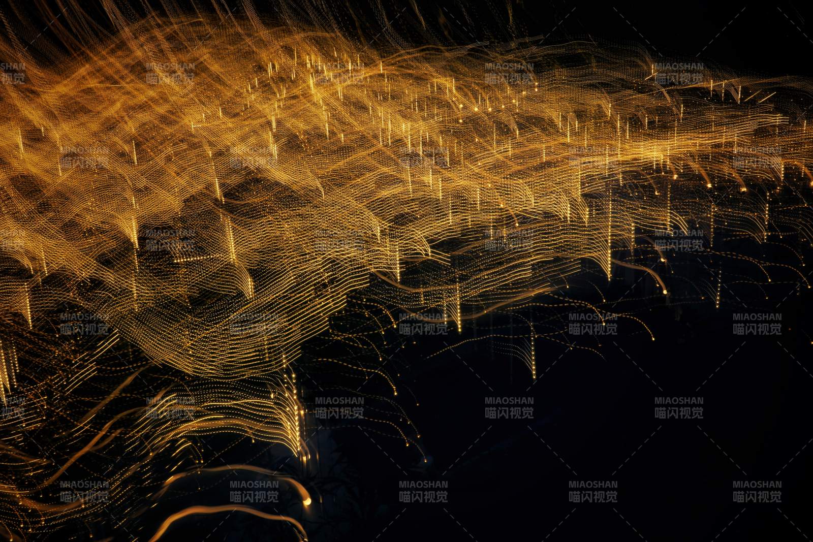 光影流動的夜景
